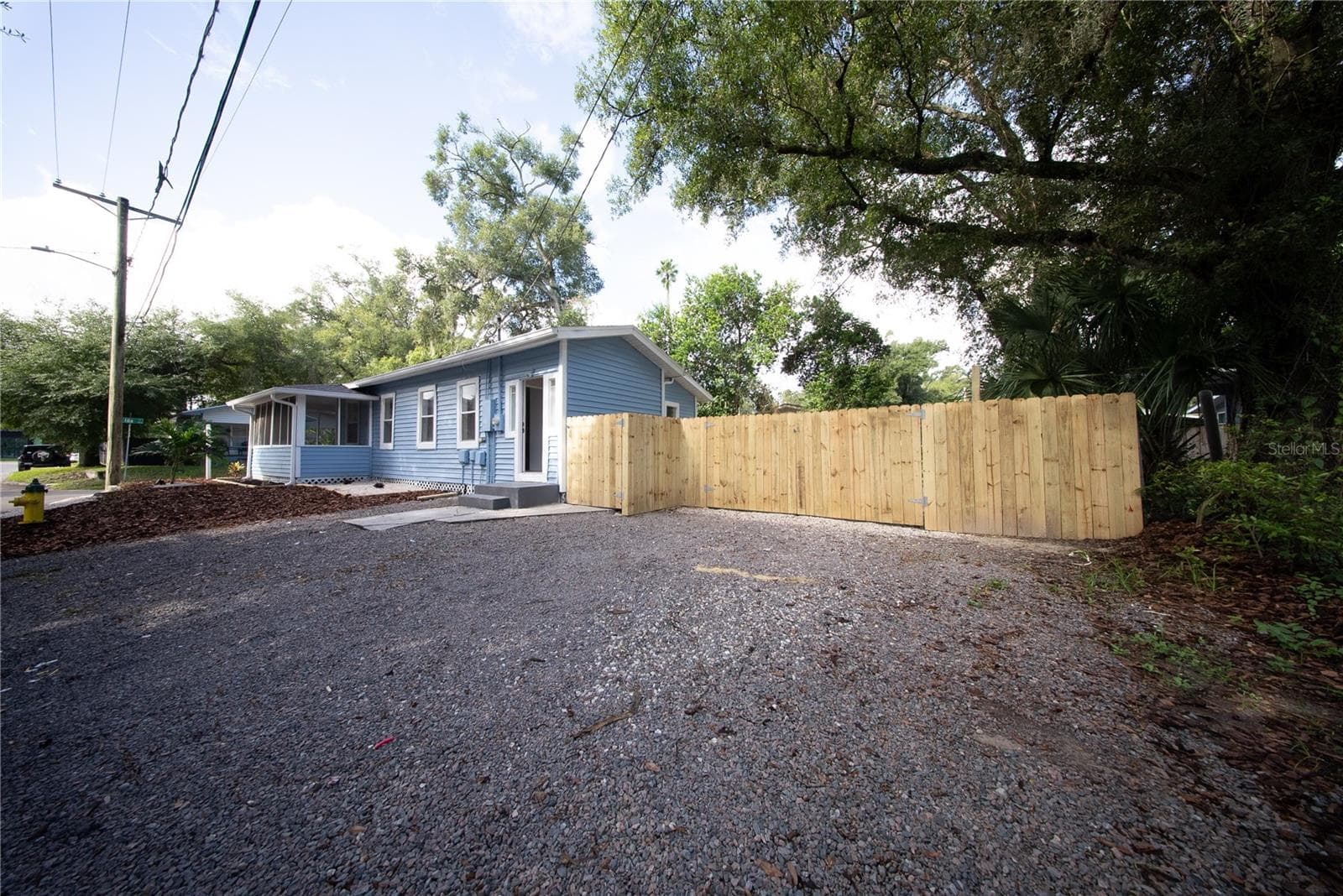 Single Family Residence at 922 E IDA ST, TAMPA, photo 8 of 38
