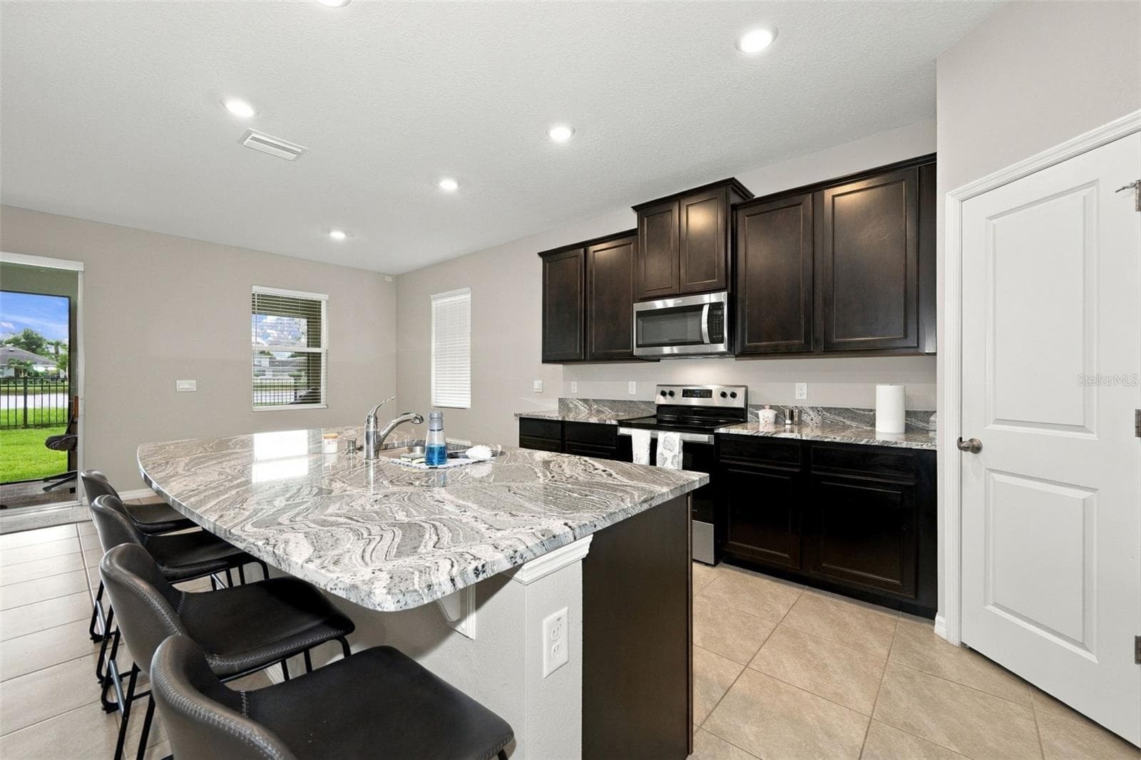 Single Family Residence at 16633 MOONER PLANK CIR, WIMAUMA, photo 16 of 61