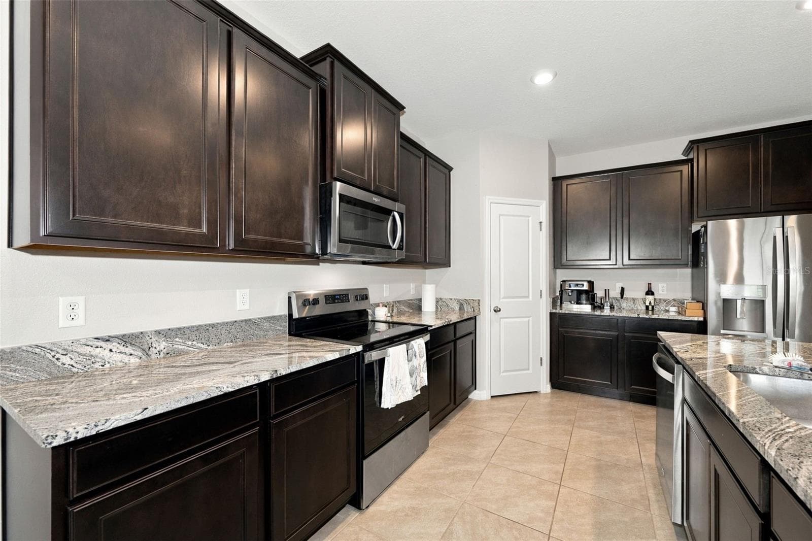 Single Family Residence at 16633 MOONER PLANK CIR, WIMAUMA, photo 19 of 61