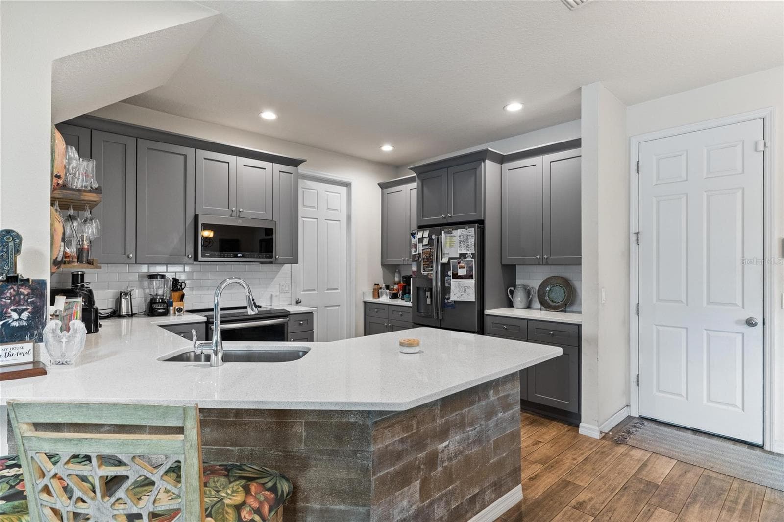 kitchen - 1934 LAKE RIDGE BLVD, CLEARWATER