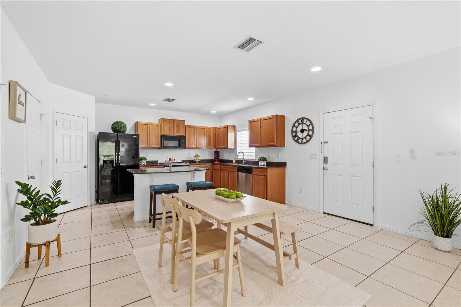 Kitchen & Front Entrance - 4652 CHATTERTON WAY, RIVERVIEW