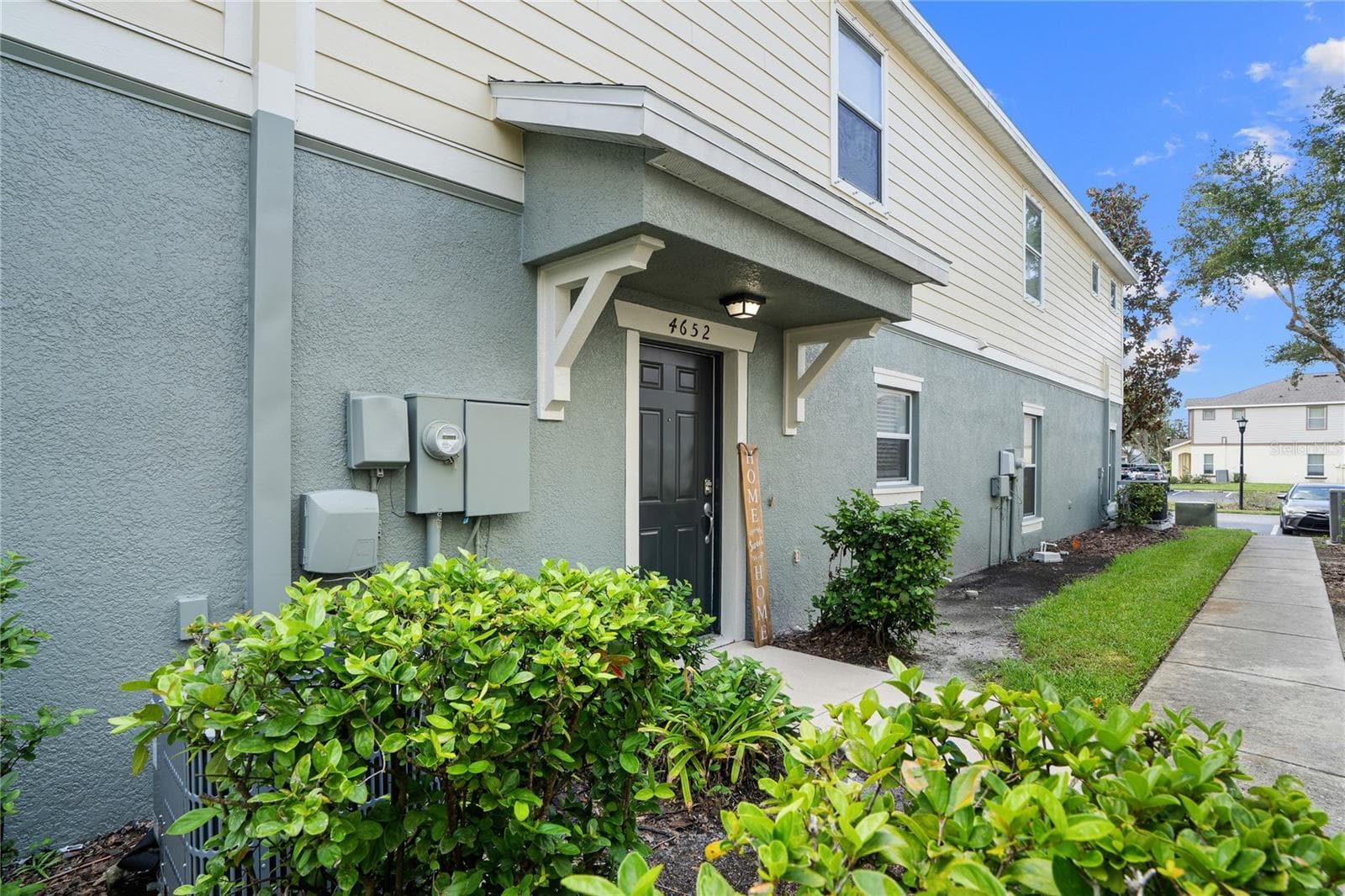 Walkway to front door - 4652 CHATTERTON WAY, RIVERVIEW