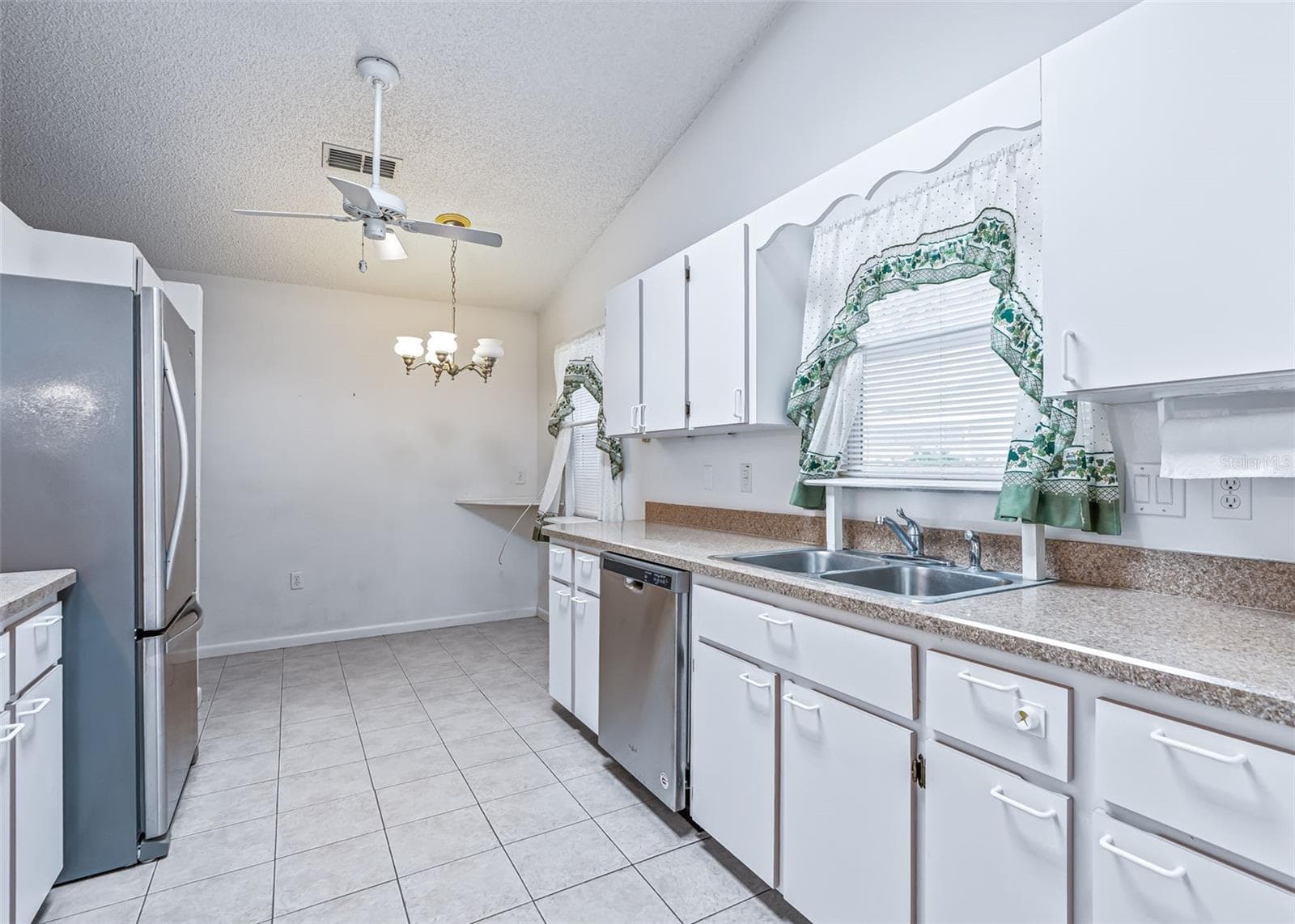 Single Family Residence at 2311 BONNIE VIEW CT, LEESBURG, photo 10 of 55