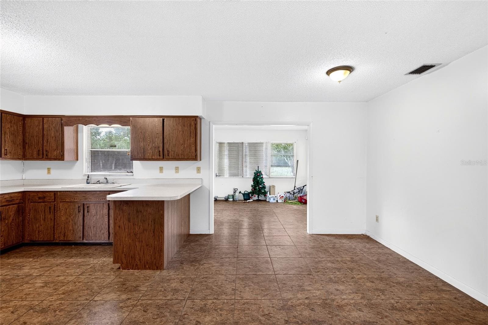 Single Family Residence at 10260 SE 129TH CT, DUNNELLON, photo 7 of 28