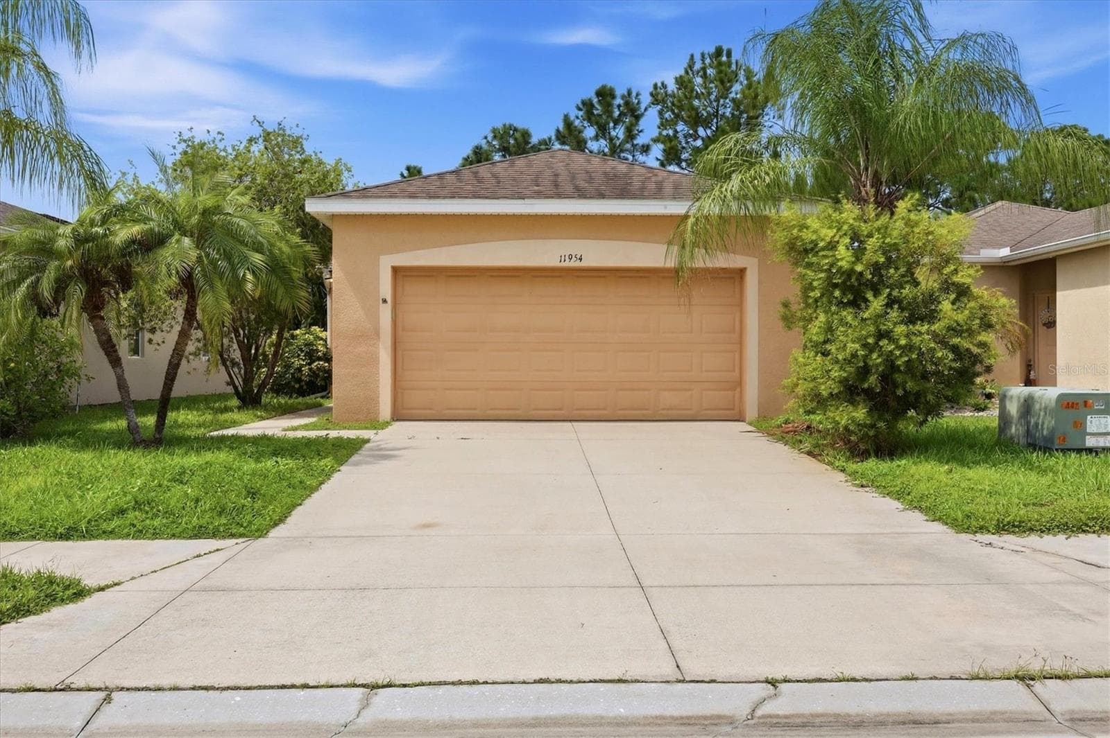 Two Car garage - 11954 TEMPEST HARBOR LOOP, VENICE