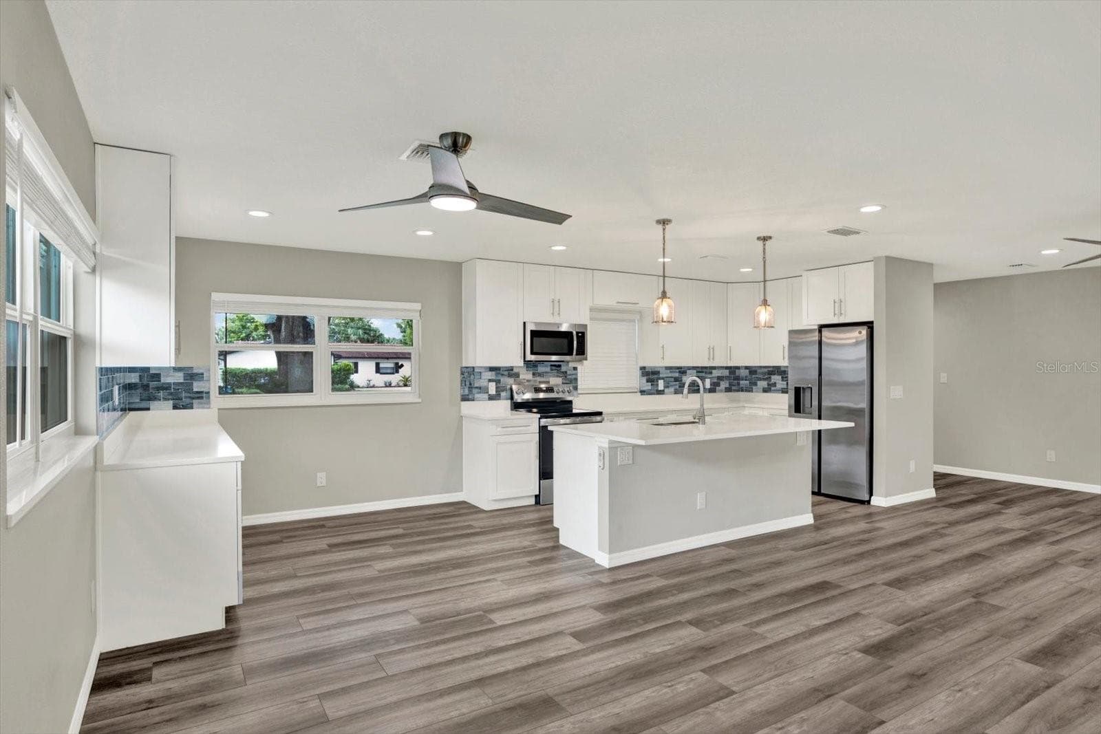 Single Family Residence at 7505 W HENRY AVE, TAMPA, photo 4 of 32