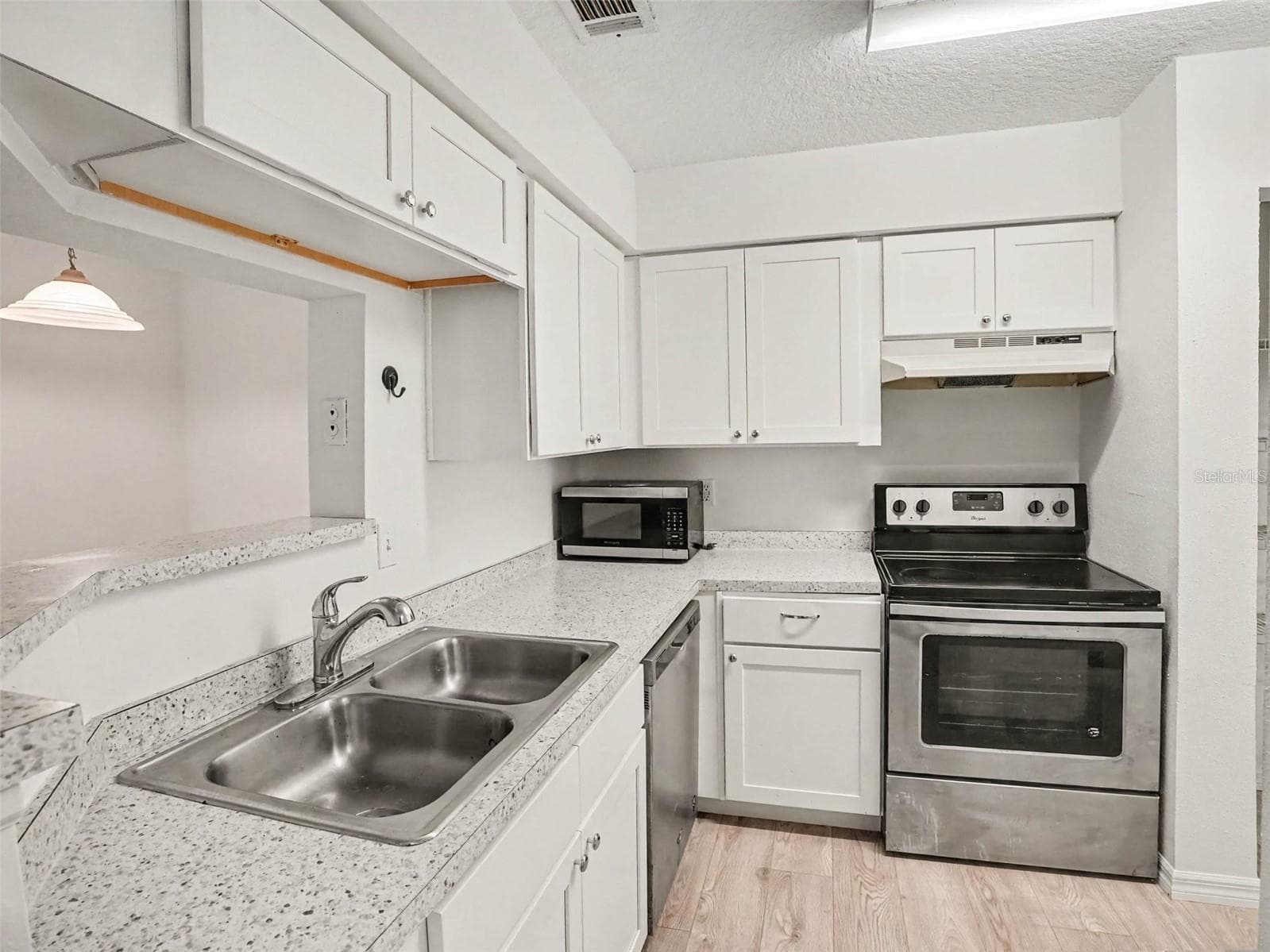 Condominium at 199 AFTON SQ #108, ALTAMONTE SPRINGS, photo 4 of 21
