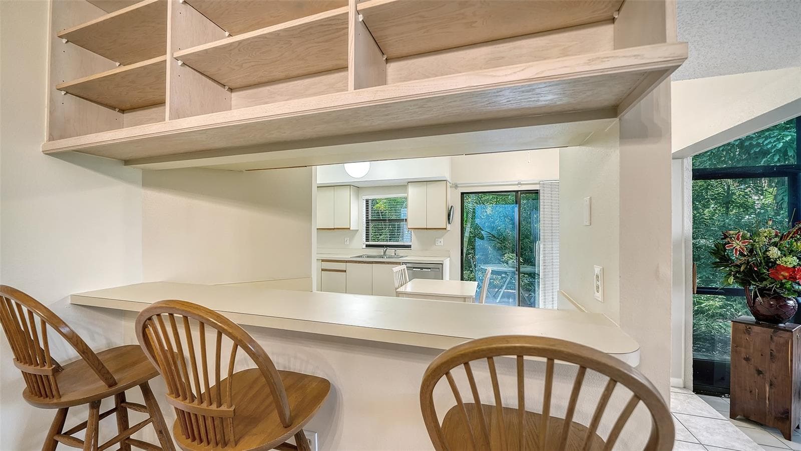 breakfast bar with 3 bar stools - 1638 STARLING DR #105, SARASOTA