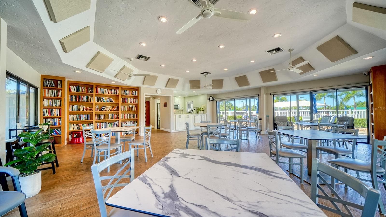 club room to entertain - 1638 STARLING DR #105, SARASOTA