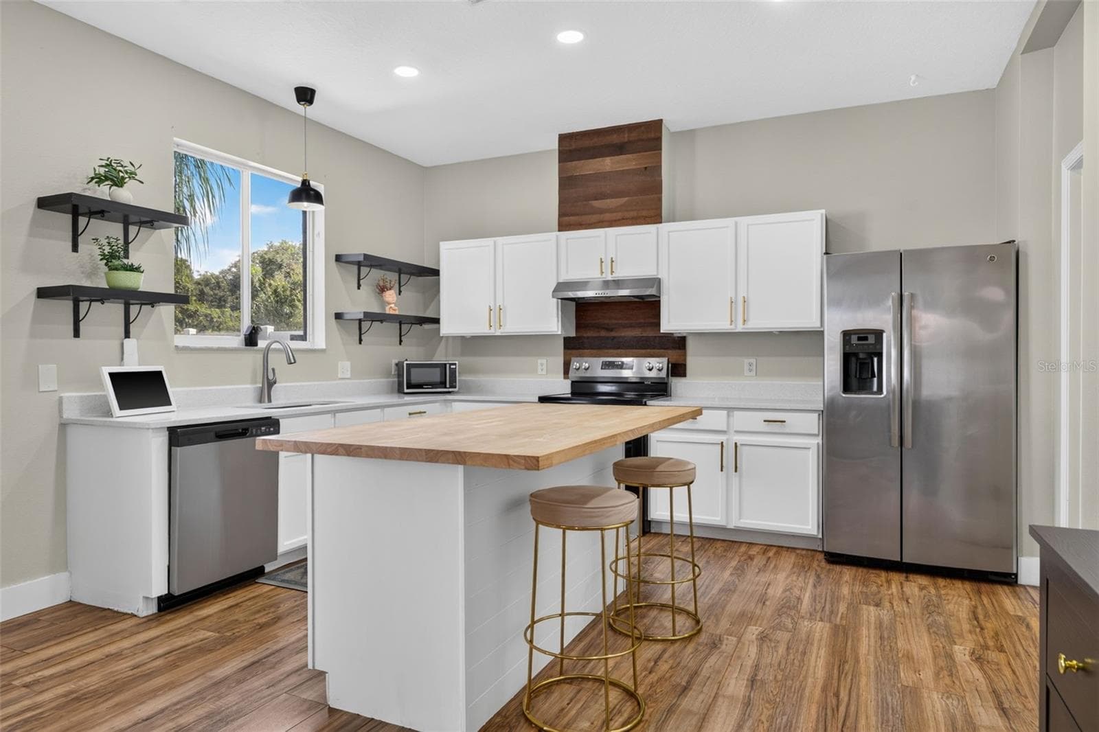 Single Family Residence at 10930 SUBTLE TRAIL DR, RIVERVIEW, photo 15 of 56