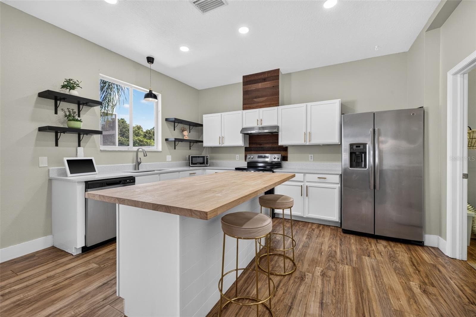Single Family Residence at 10930 SUBTLE TRAIL DR, RIVERVIEW, photo 16 of 56