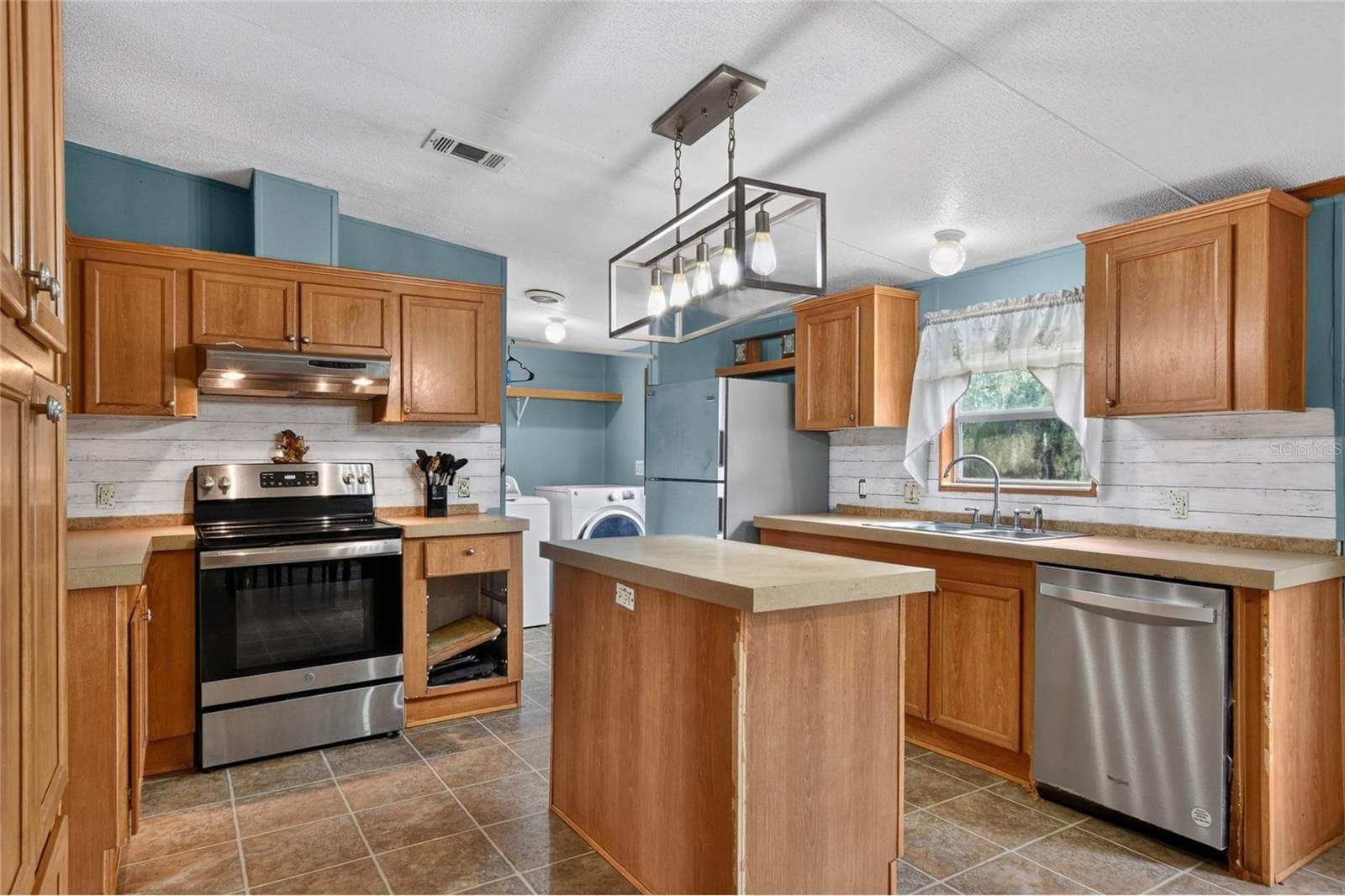 Manufactured Home at 20431 KEENE RD, WIMAUMA, photo 20 of 22