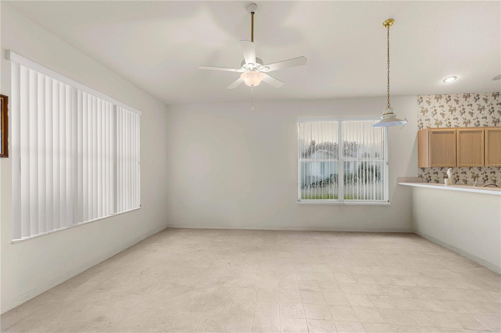 Single Family Residence at 385 W BARCLAY CT, BEVERLY HILLS, photo 14 of 27