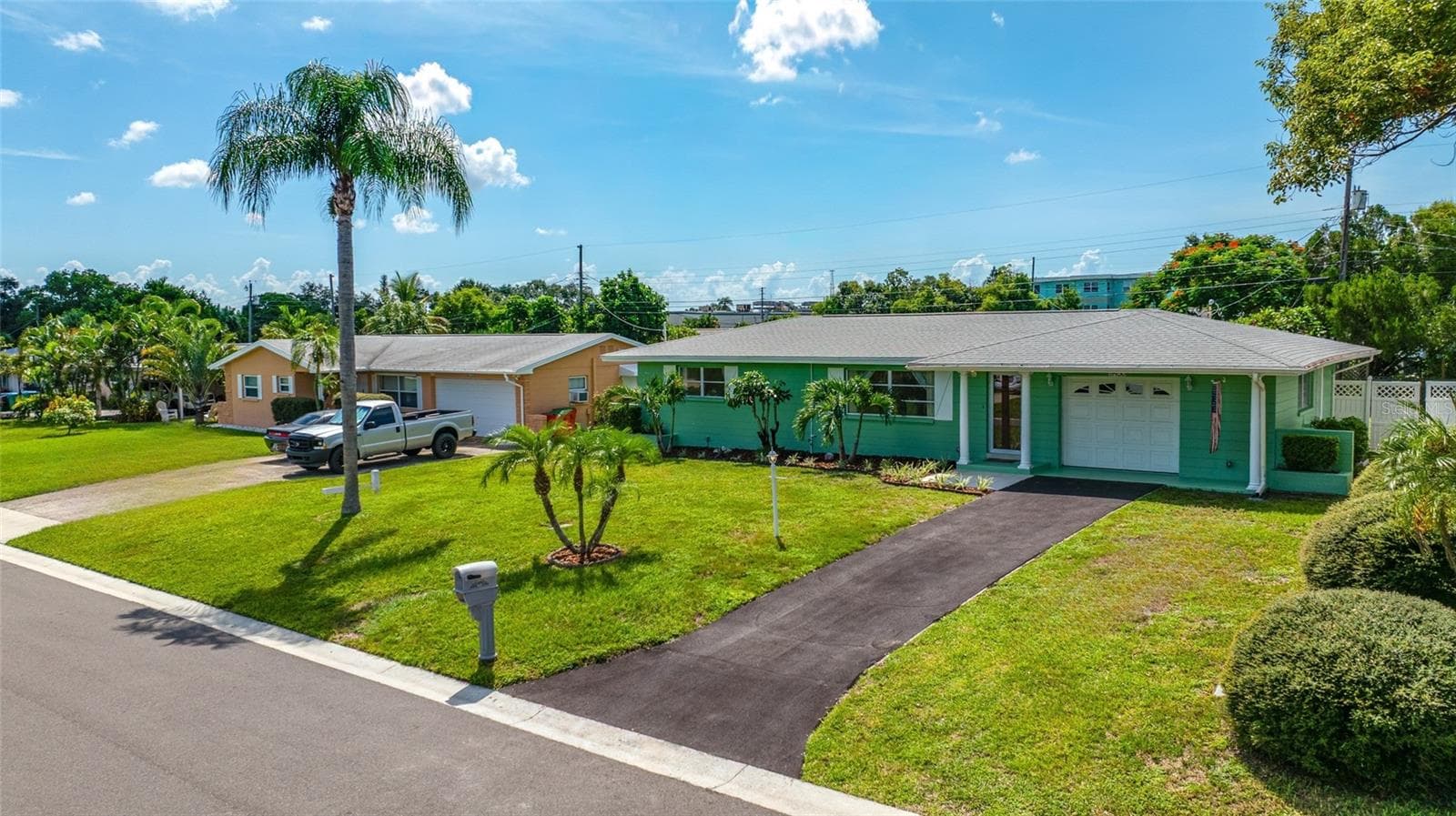 High and dry in Pinellas County, Florida. No flood insurance needed with X Flood Zone code. Perfect spot to park your RV and boat! - 11450 80TH AVE, SEMINOLE