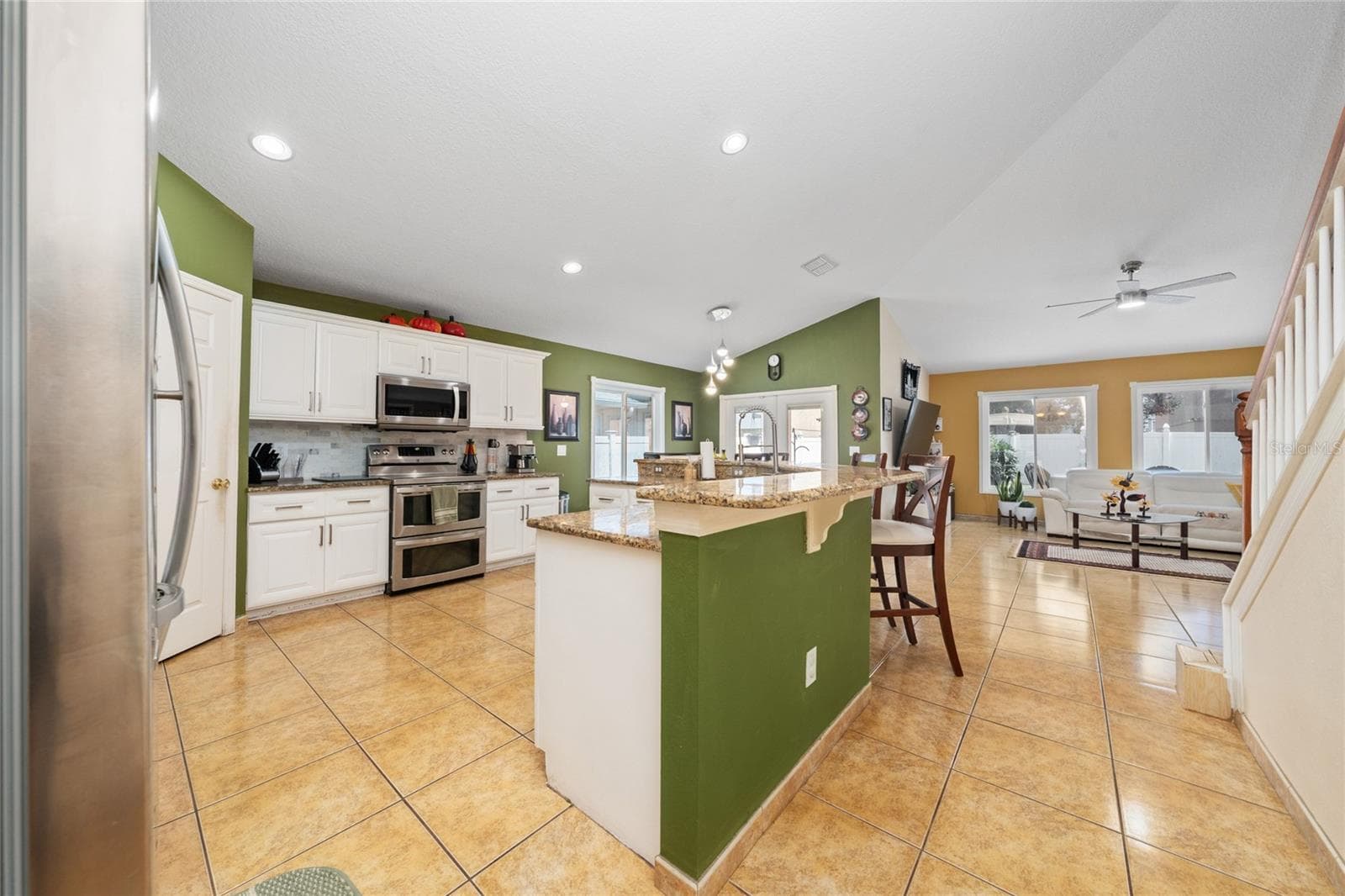 Single Family Residence at 2333 WALNUT CANYON DR, KISSIMMEE, photo 3 of 51