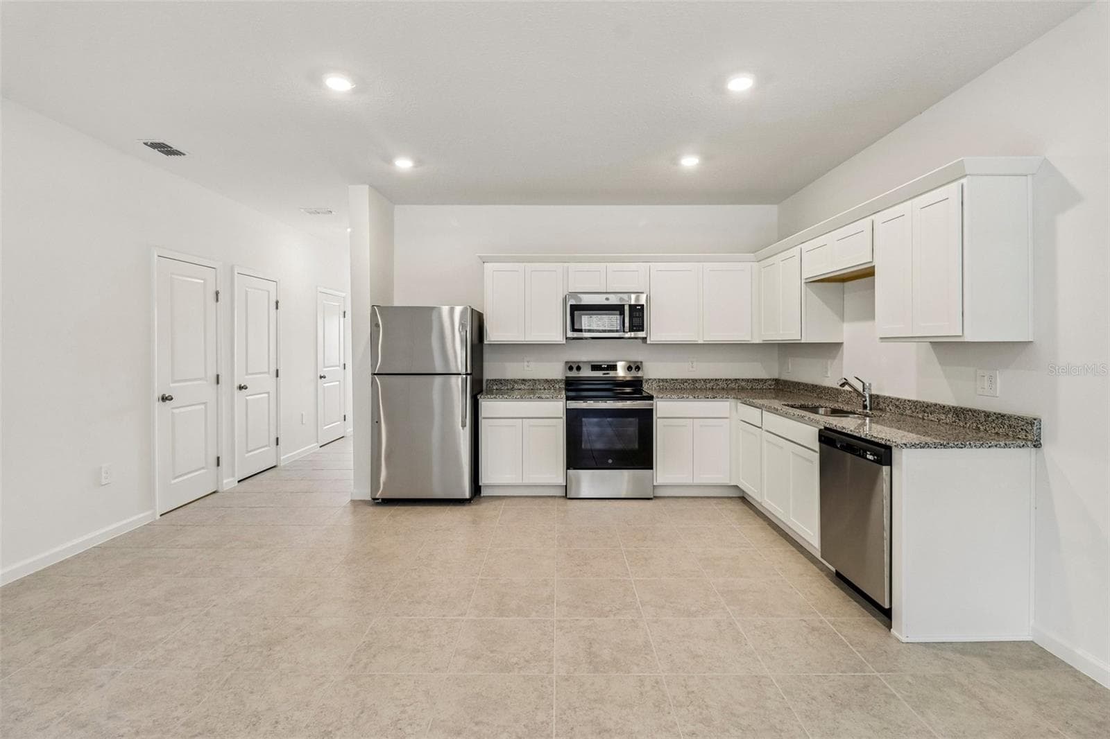 Townhouse at 217 MERCER ST, DELAND, photo 5 of 19