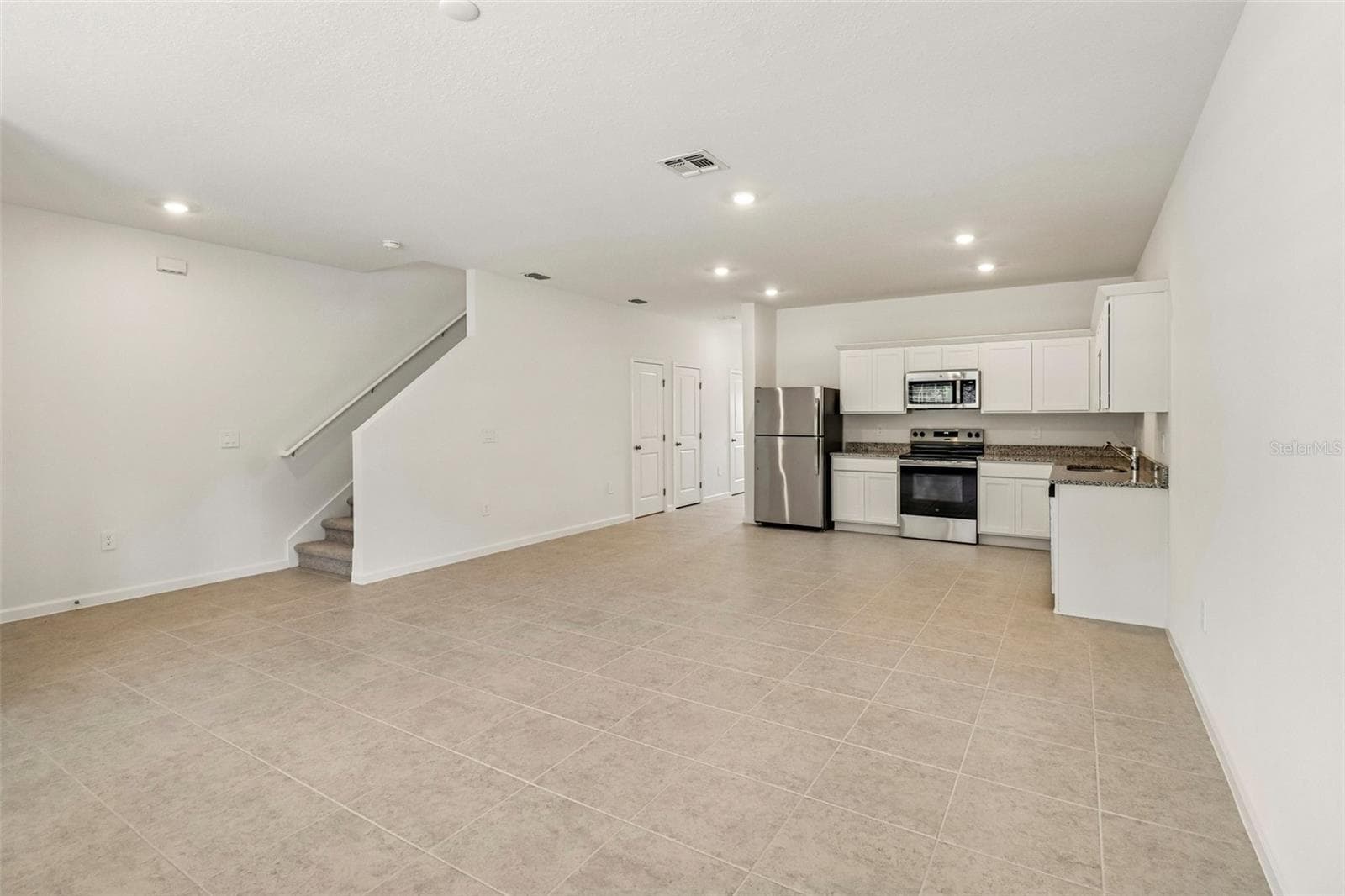 Townhouse at 217 MERCER ST, DELAND, photo 7 of 19