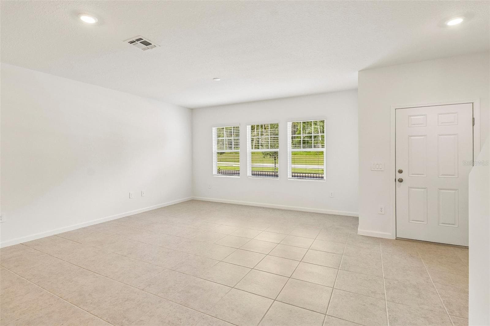 Townhouse at 217 MERCER ST, DELAND, photo 9 of 19