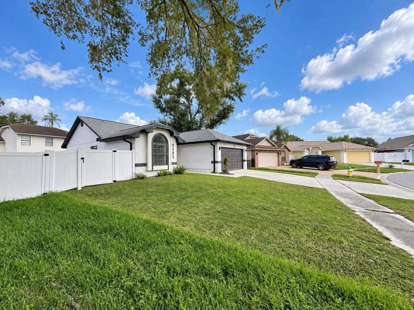 Single Family Residence at 5483 FRIARSWAY DR, TAMPA, photo 3 of 51
