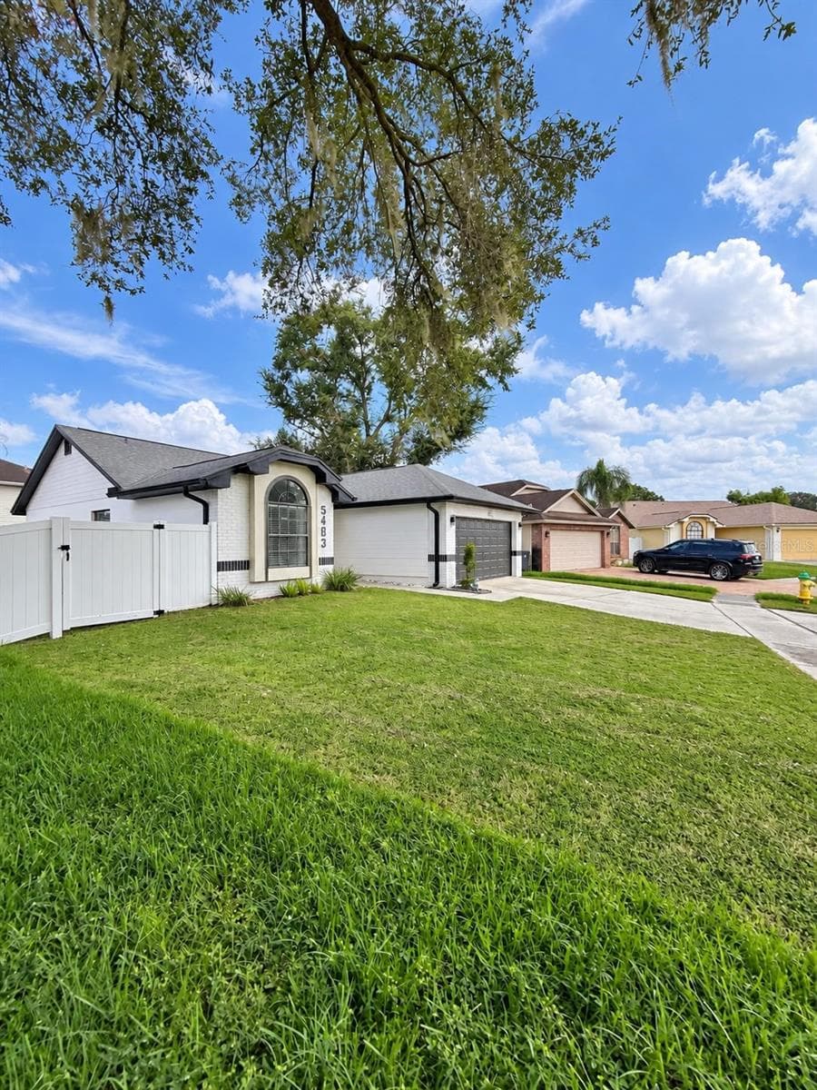 Single Family Residence at 5483 FRIARSWAY DR, TAMPA, photo 11 of 51
