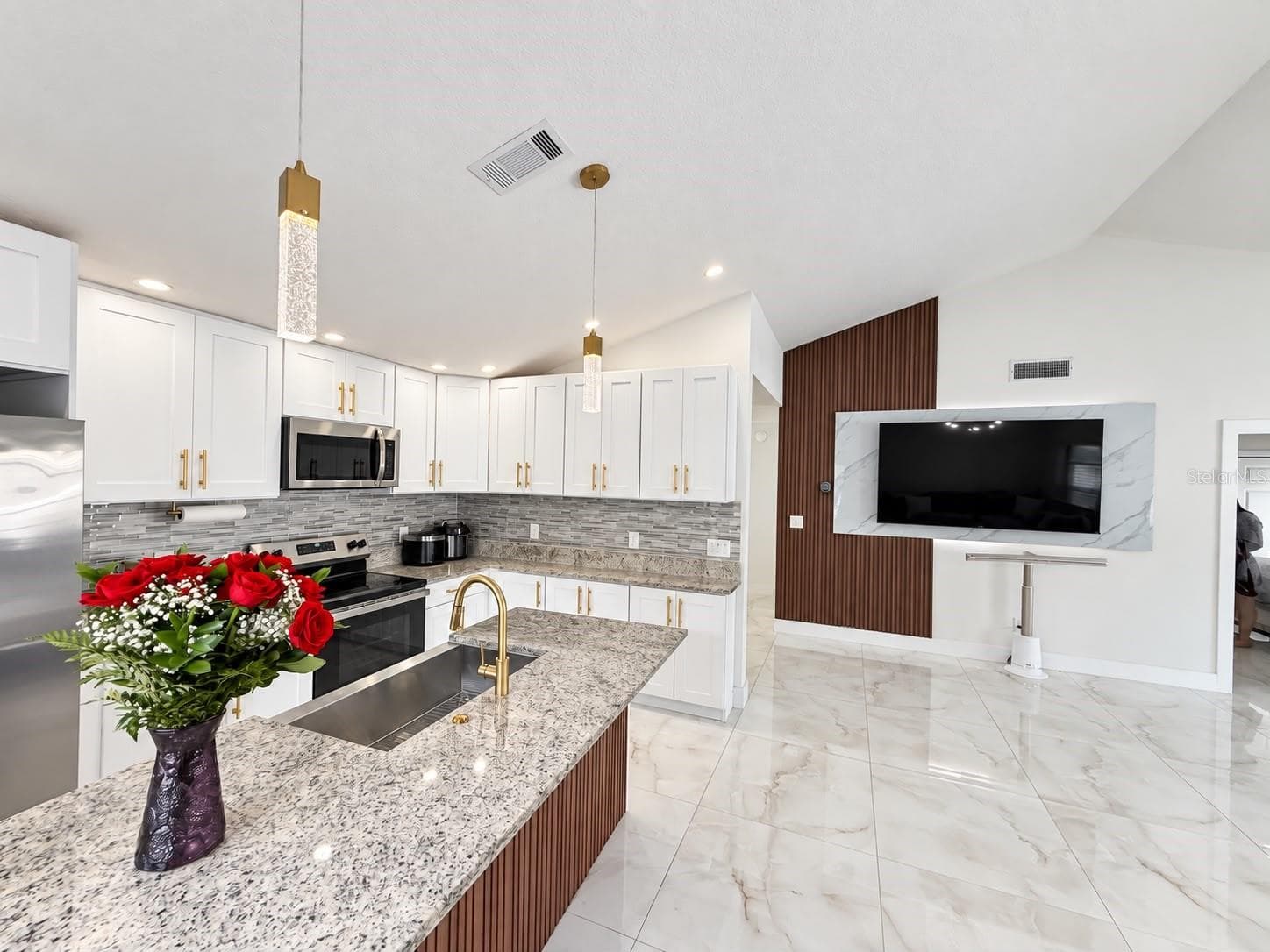 Single Family Residence at 5483 FRIARSWAY DR, TAMPA, photo 18 of 51