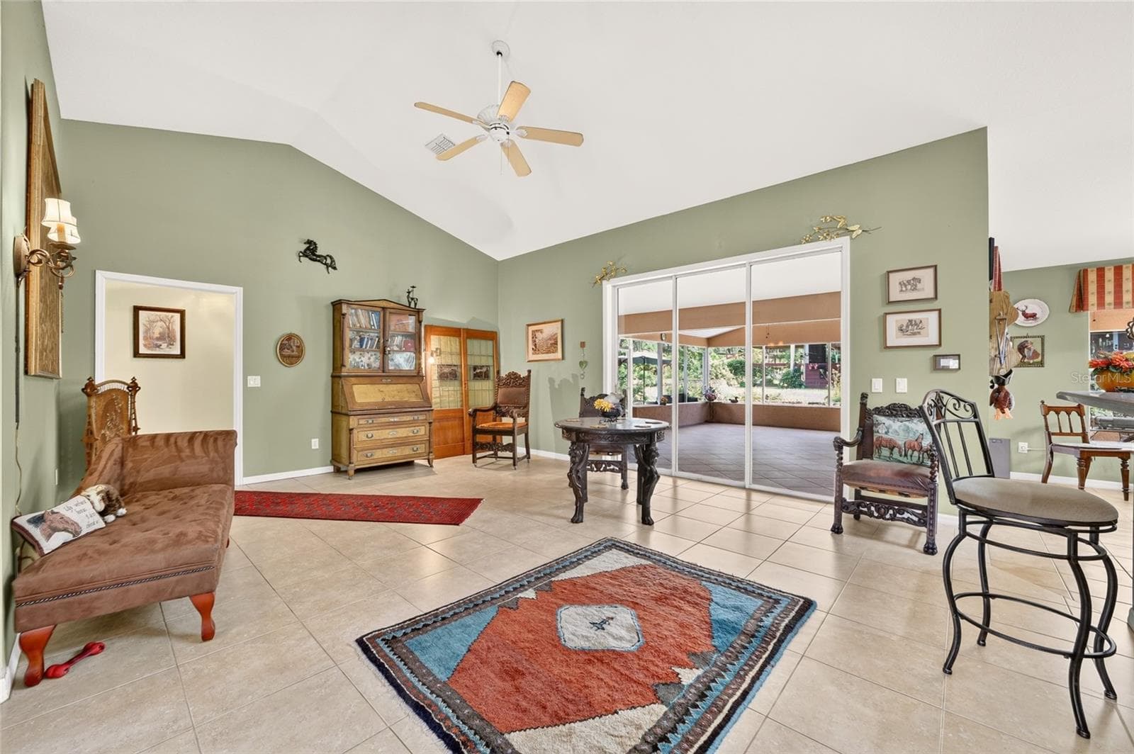 Living Room - 4295 N BRIDGER DR, BEVERLY HILLS