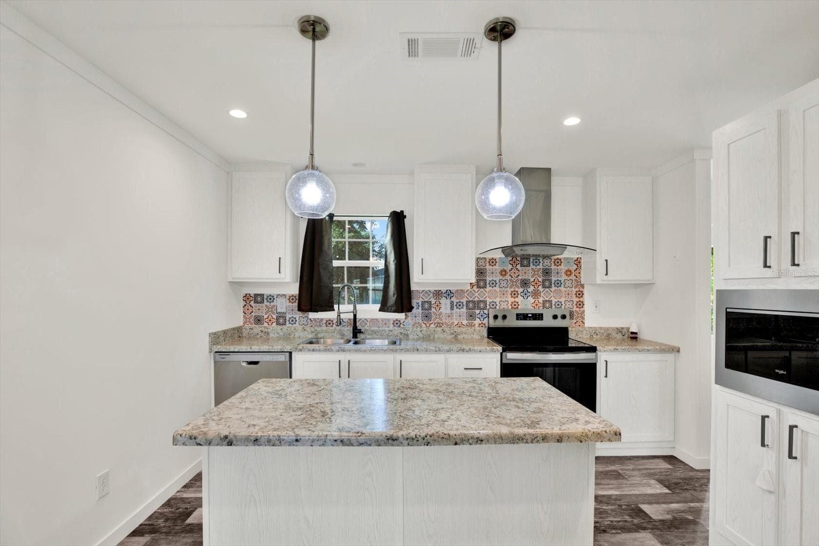 Manufactured Home at 16066 NARROW ST, BROOKSVILLE, photo 6 of 19