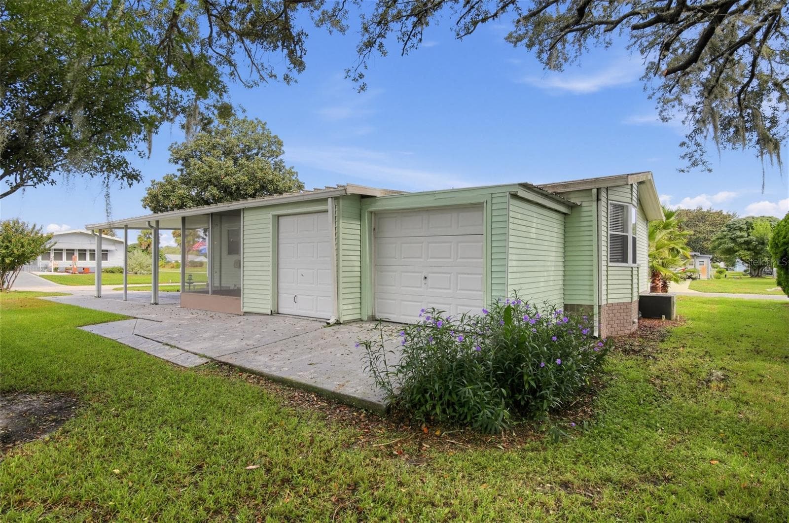 Manufactured Home at 1537 E SCHWARTZ BLVD, LADY LAKE, photo 5 of 30
