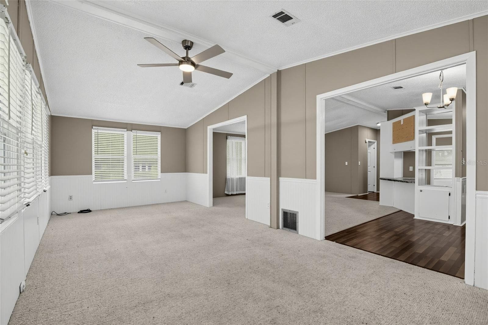 Manufactured Home at 1537 E SCHWARTZ BLVD, LADY LAKE, photo 9 of 30