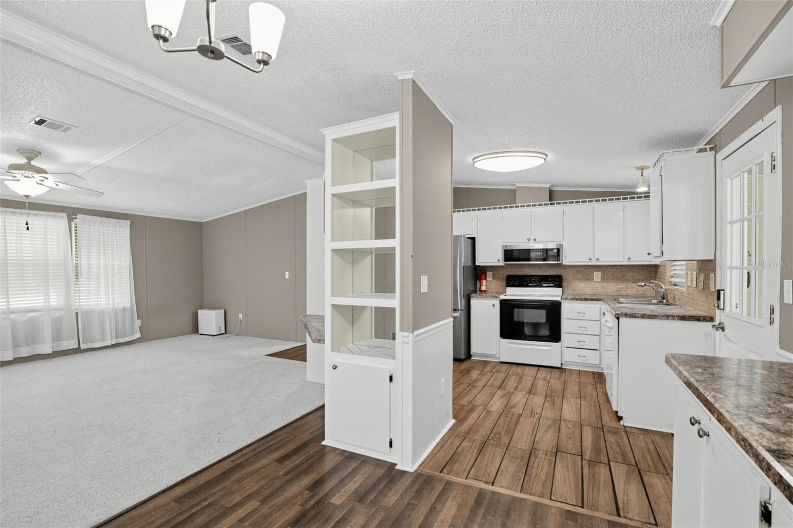 Manufactured Home at 1537 E SCHWARTZ BLVD, LADY LAKE, photo 14 of 30