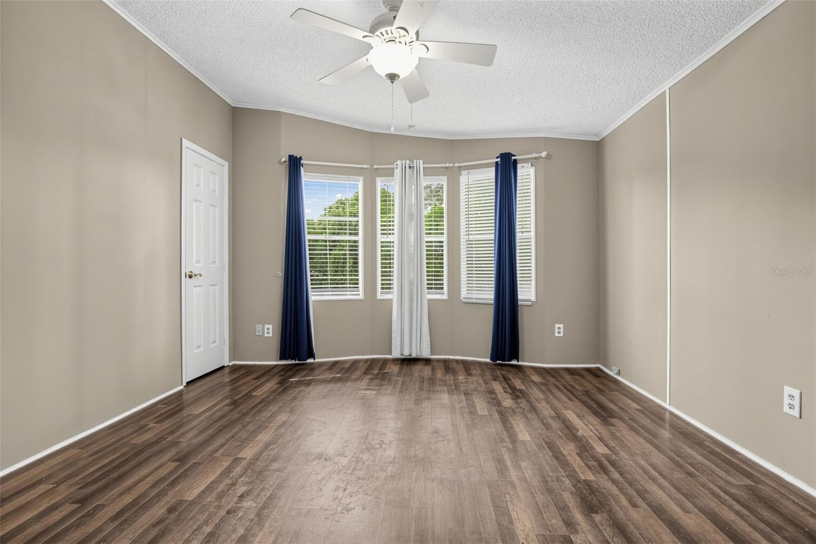Manufactured Home at 1537 E SCHWARTZ BLVD, LADY LAKE, photo 18 of 30
