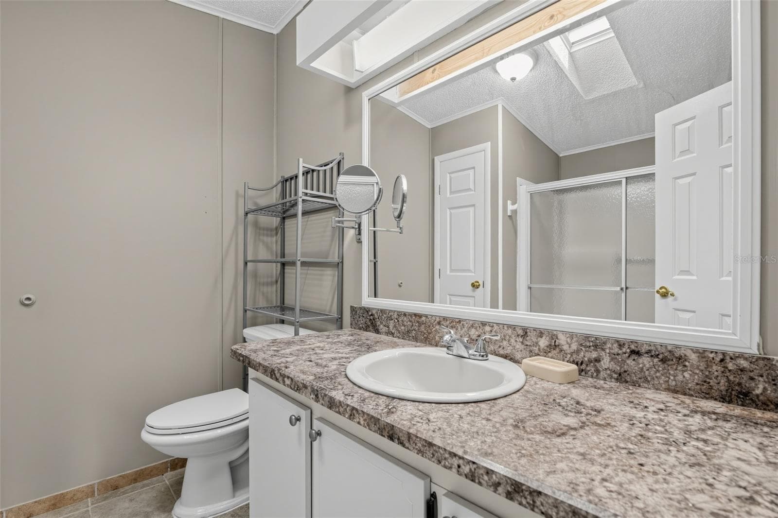 Manufactured Home at 1537 E SCHWARTZ BLVD, LADY LAKE, photo 21 of 30