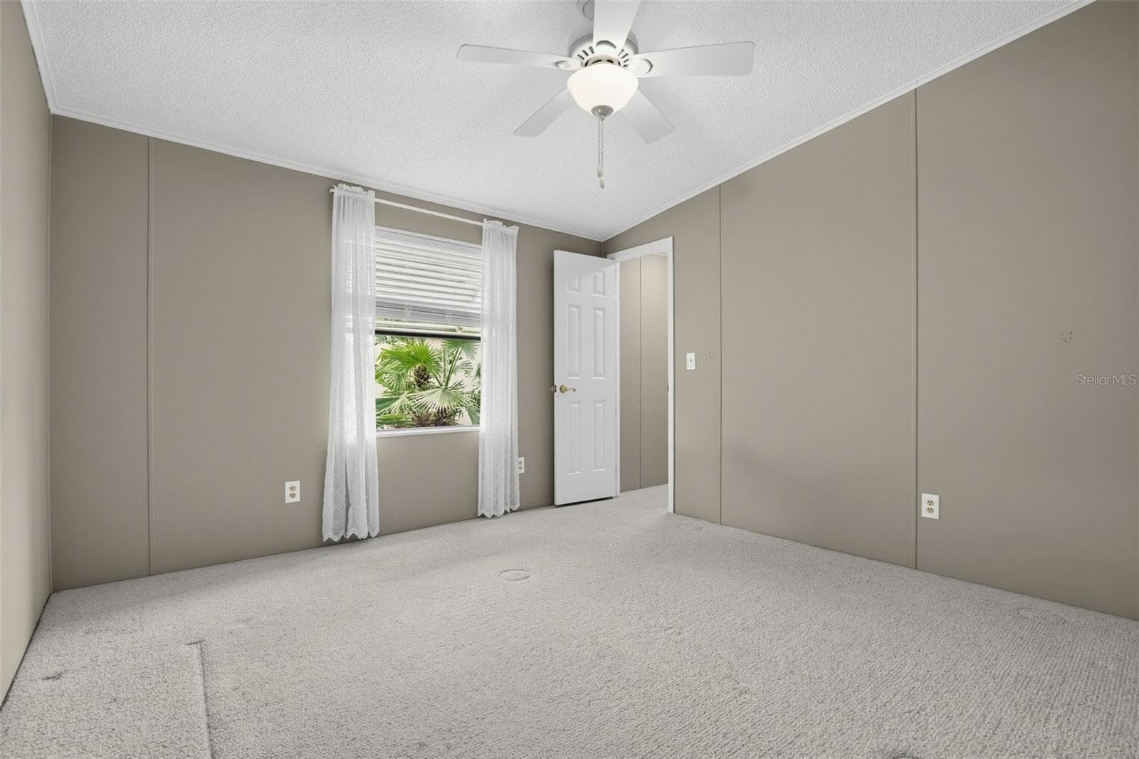 Manufactured Home at 1537 E SCHWARTZ BLVD, LADY LAKE, photo 25 of 30