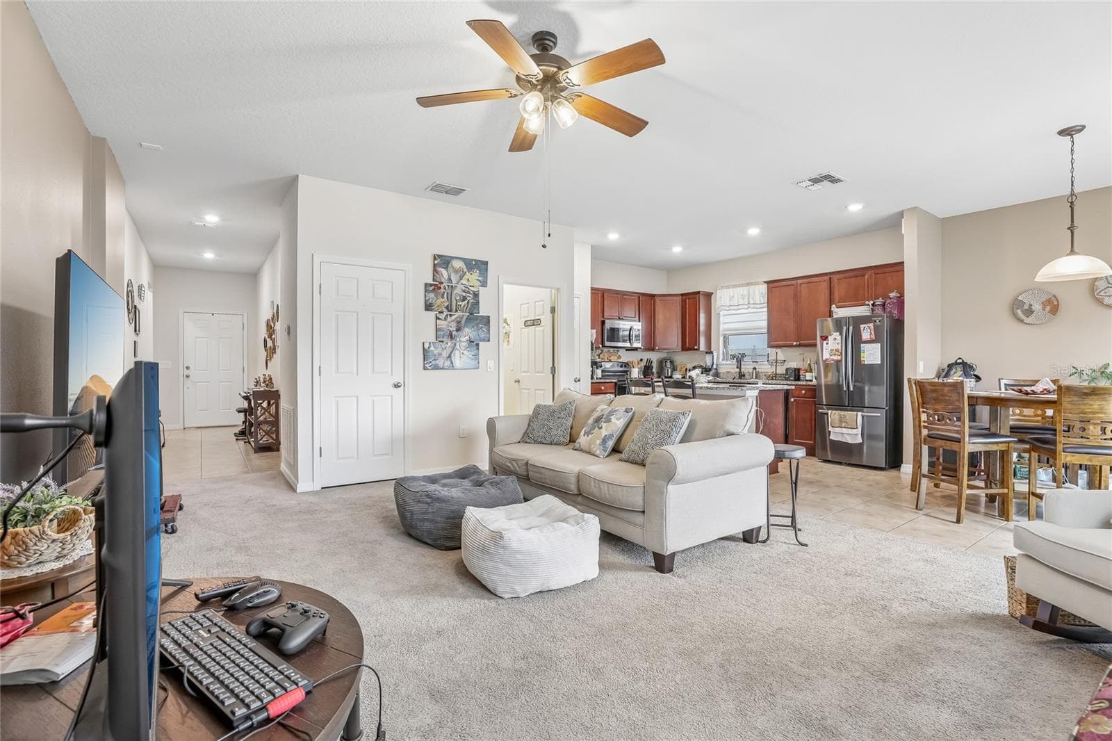 Single Family Residence at 1808 CAYMAN COVE CIR, ST CLOUD, photo 9 of 48