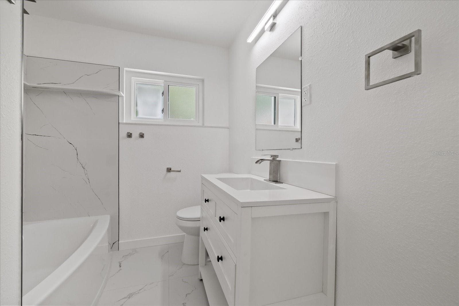 Single Family Residence at 8125 N SOCRUM LOOP RD, LAKELAND, photo 25 of 47