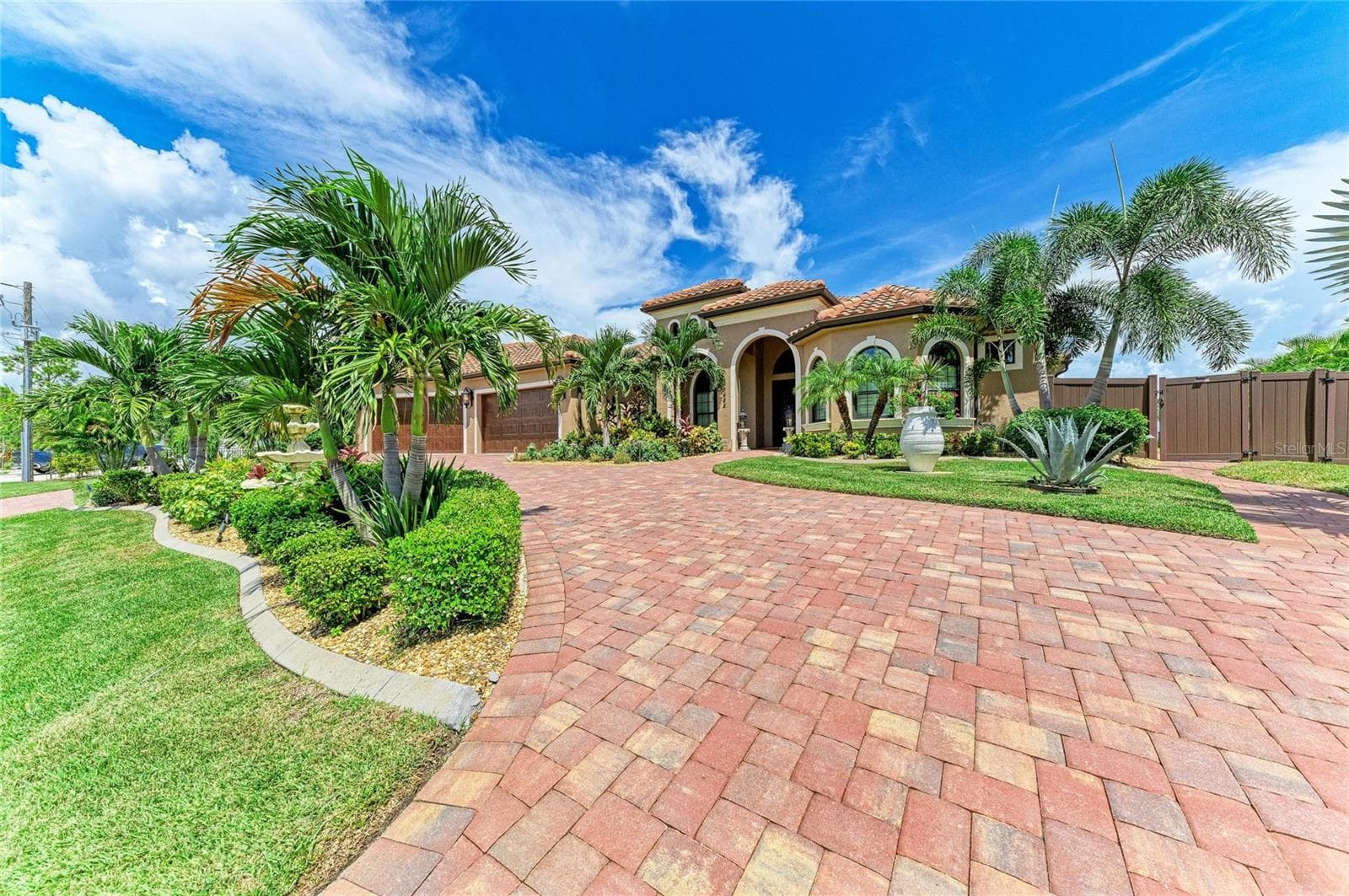 Single Family Residence at 16488 LIGGETT CIR, PORT CHARLOTTE, photo 2 of 86