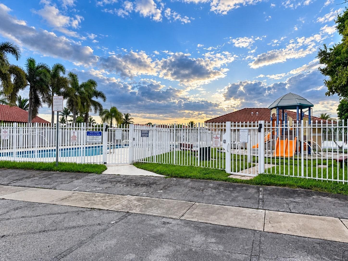 Single Family Residence at 2122 NW 184TH WAY, PEMBROKE PINES, photo 11 of 12