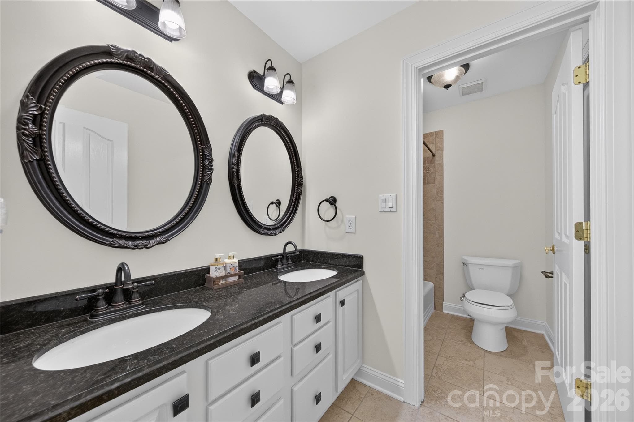 Single Family Residence at 12135 Darby Chase Drive, Charlotte, photo 26 of 39