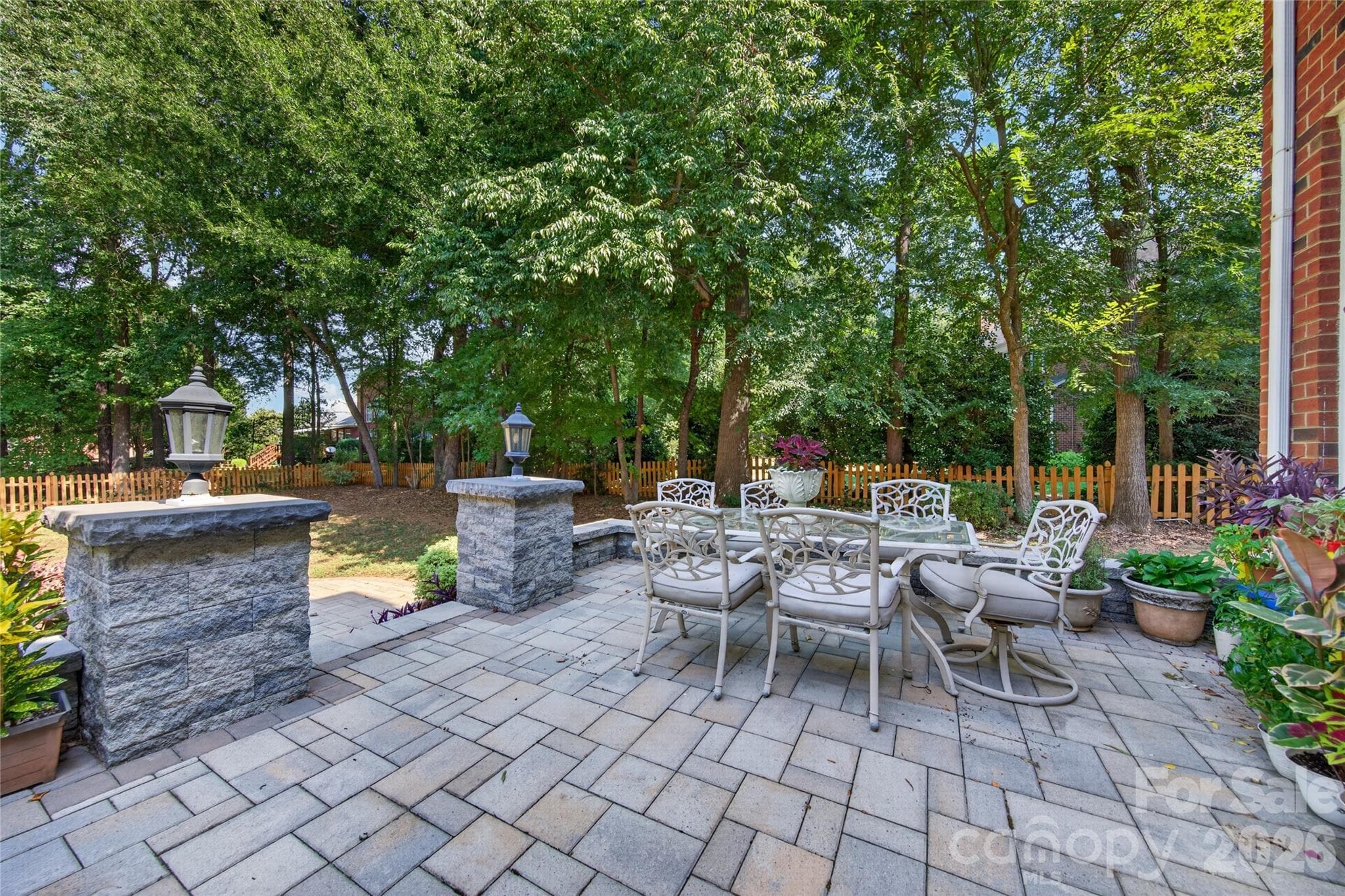 Single Family Residence at 12135 Darby Chase Drive, Charlotte, photo 4 of 39