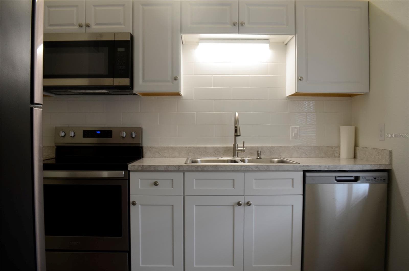 kitchen - 4435 1ST ST NE #111, ST PETERSBURG
