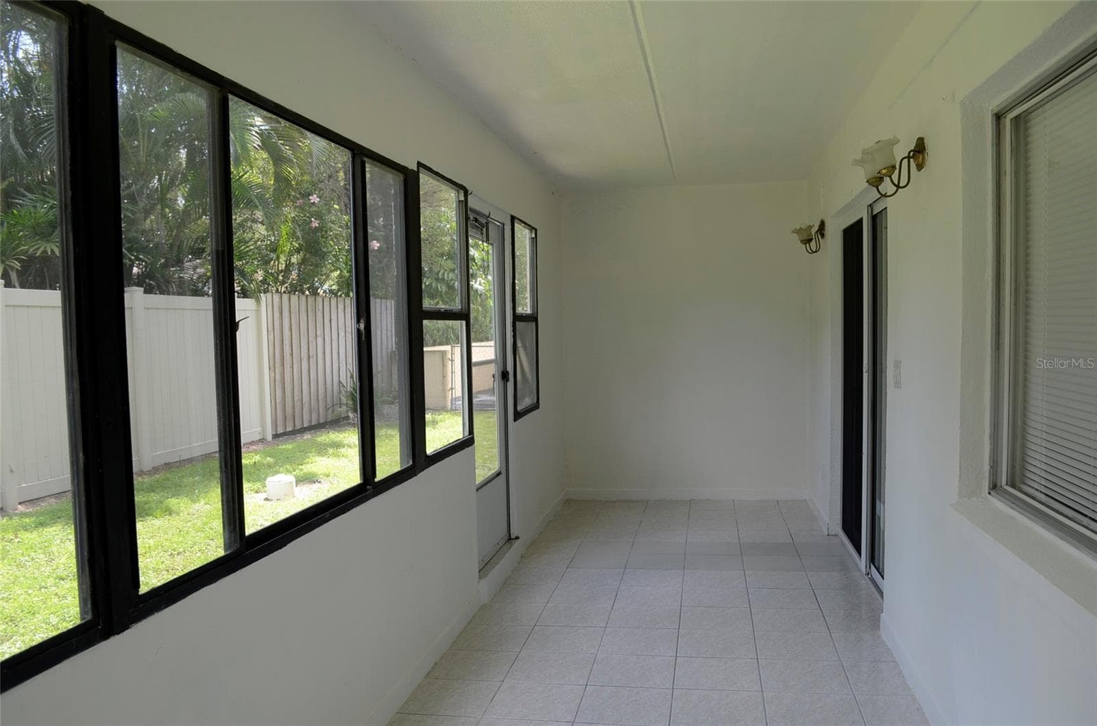 porch - 4435 1ST ST NE #111, ST PETERSBURG