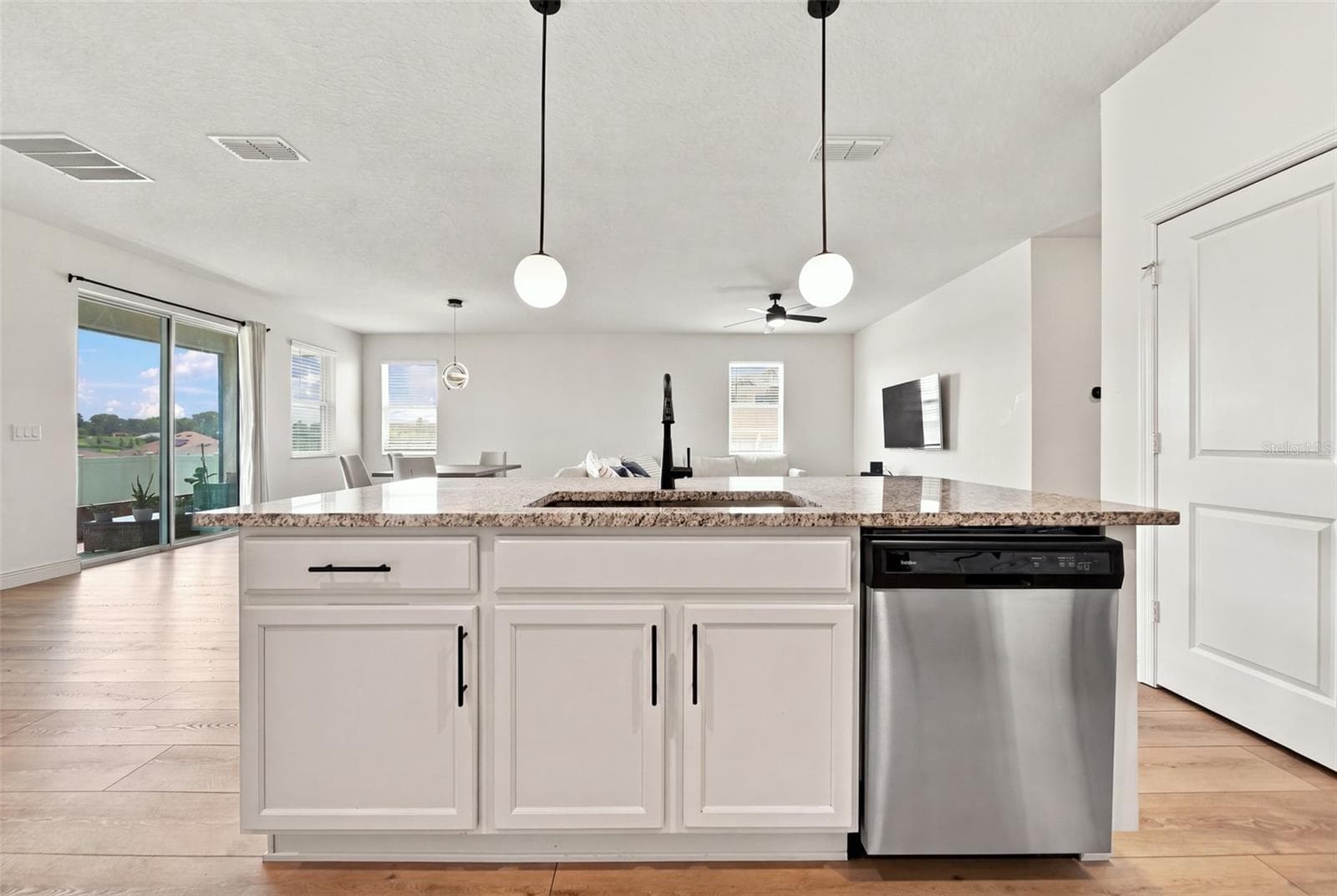 Kitchen - 2121 MALBEC CT, MINNEOLA