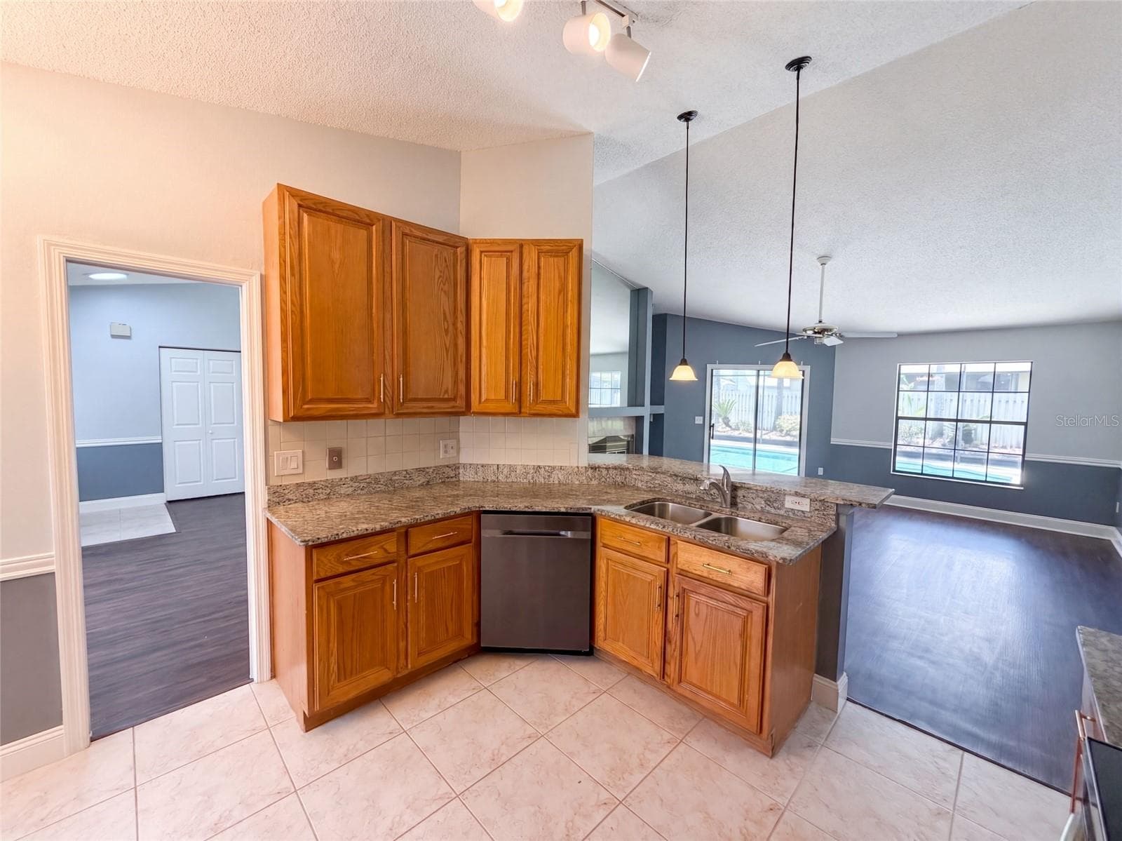 Single Family Residence at 14725 EAGLES CROSSING DR, ORLANDO, photo 5 of 29