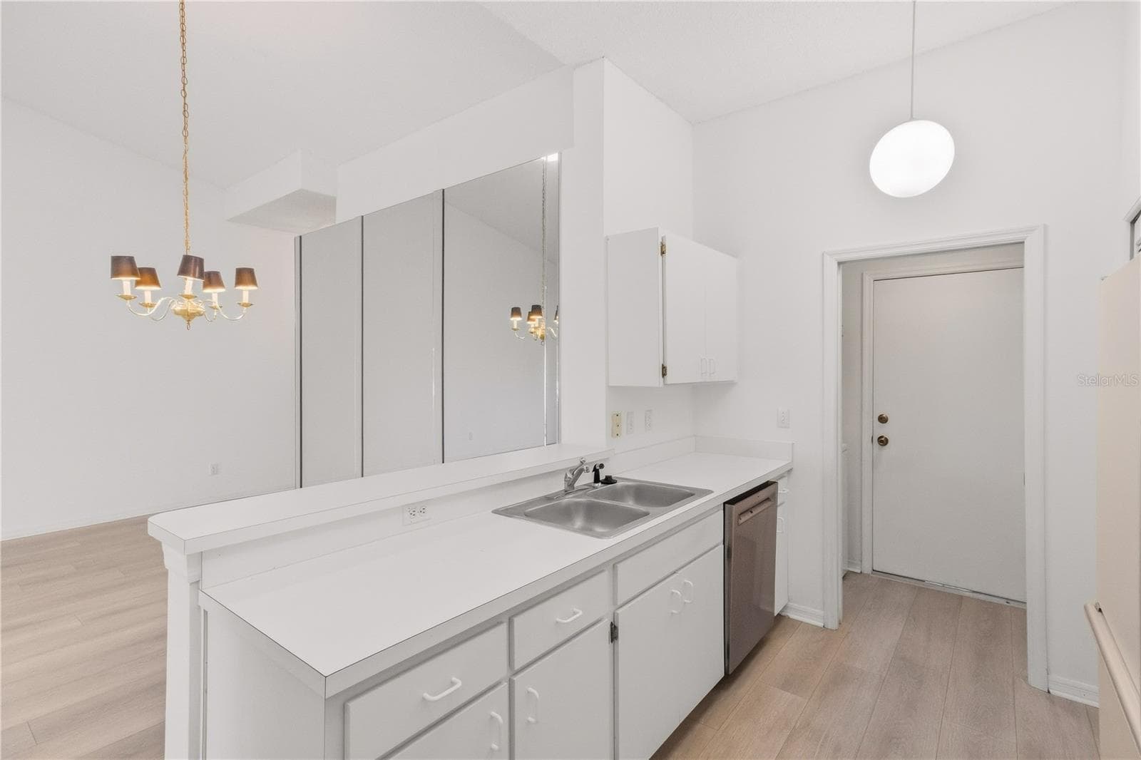 Open kitchen concept with a seamless flow into the living and dining areas - 1002 NICENE CT #47, SUN CITY CENTER