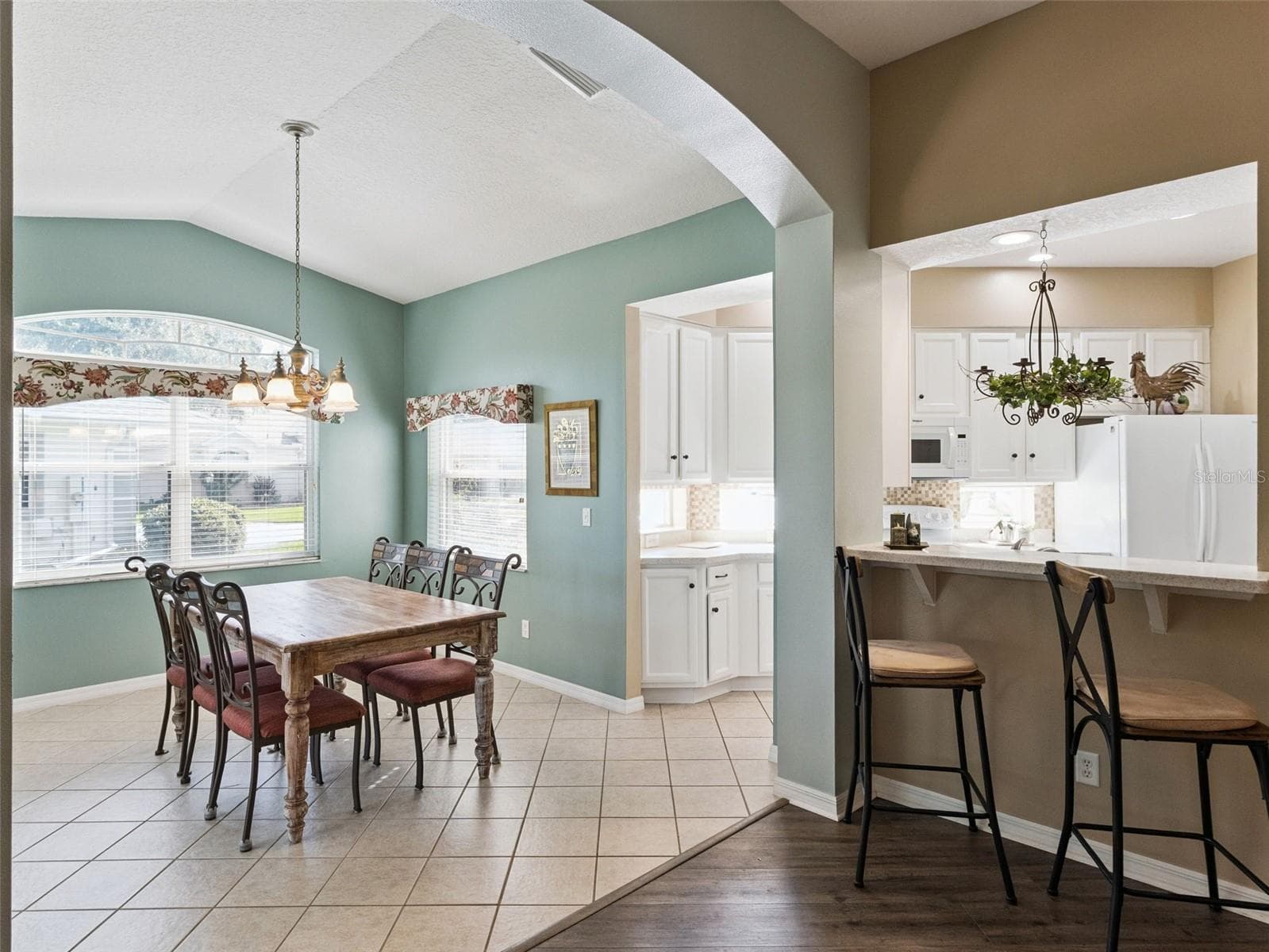 The Breakfast Nook & Bar are conveniently located next to the Kitchen - 5401 ESSEX CT, LEESBURG