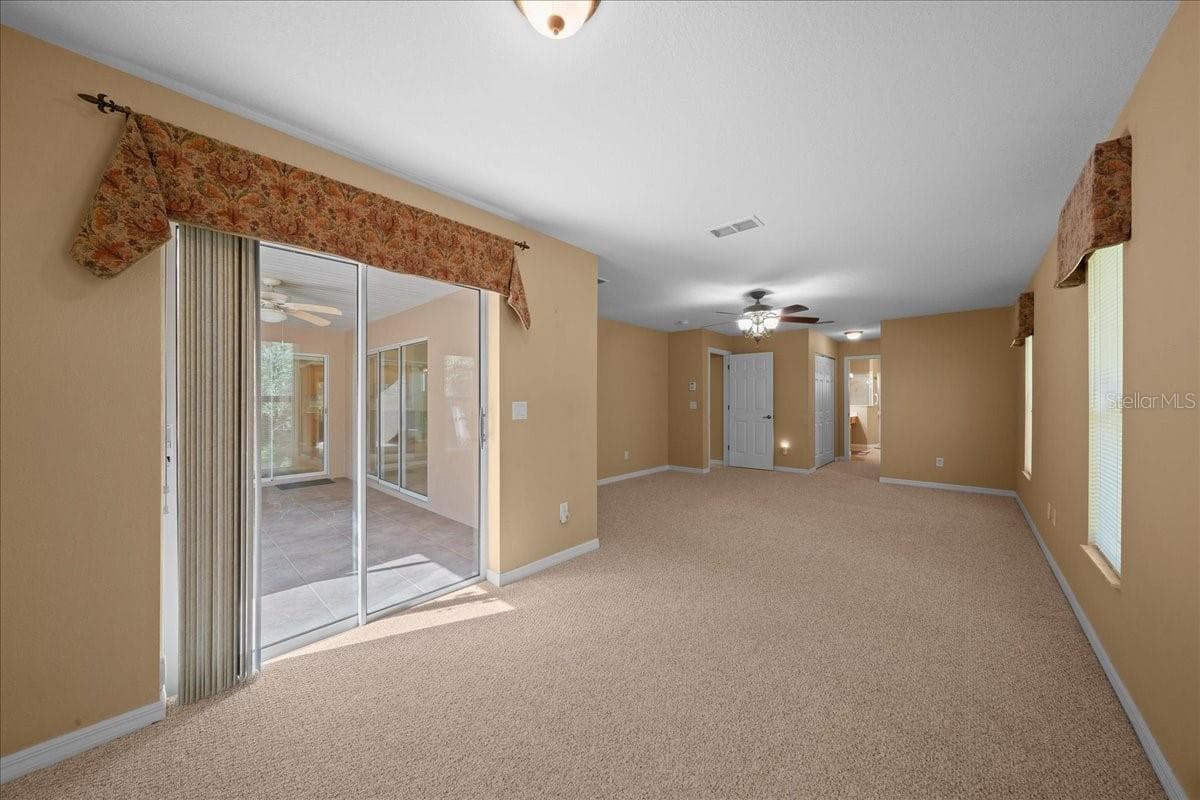 Primary Bedroom w/back screened patio access - 8479 SW 134TH AVE, DUNNELLON