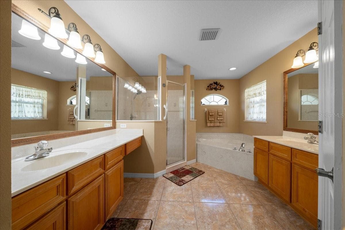 Primary Bathroom - 8479 SW 134TH AVE, DUNNELLON