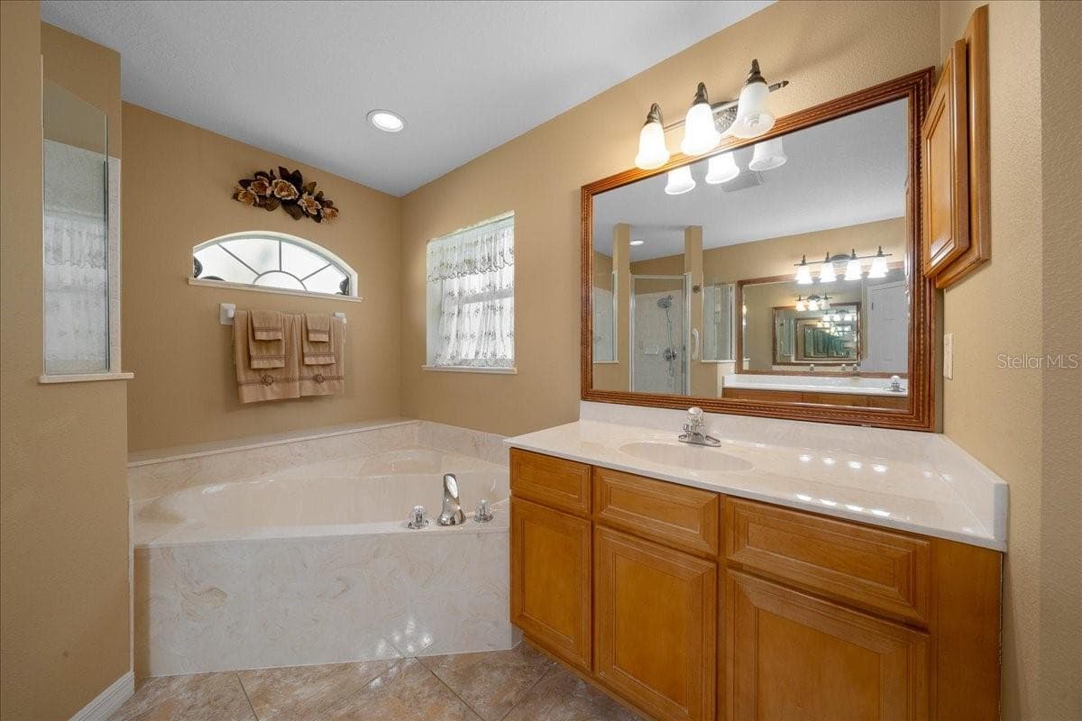 Primary Bathroom - 8479 SW 134TH AVE, DUNNELLON