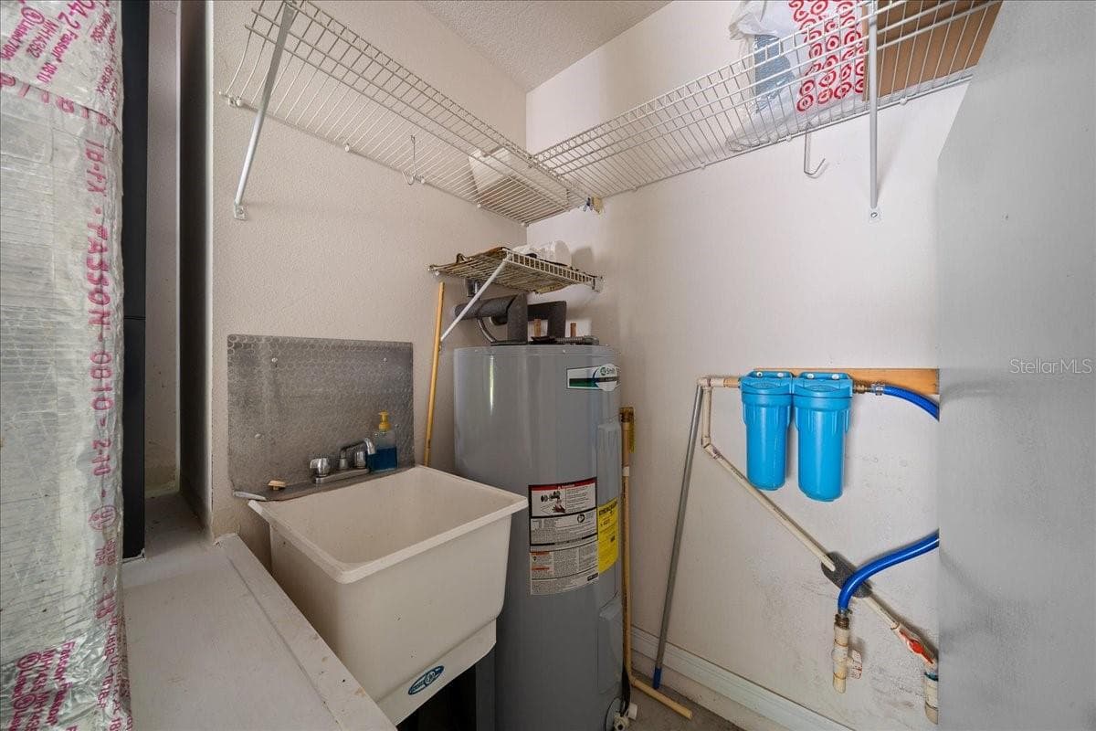 2 car garage, sink & water heater behind air handler - 8479 SW 134TH AVE, DUNNELLON