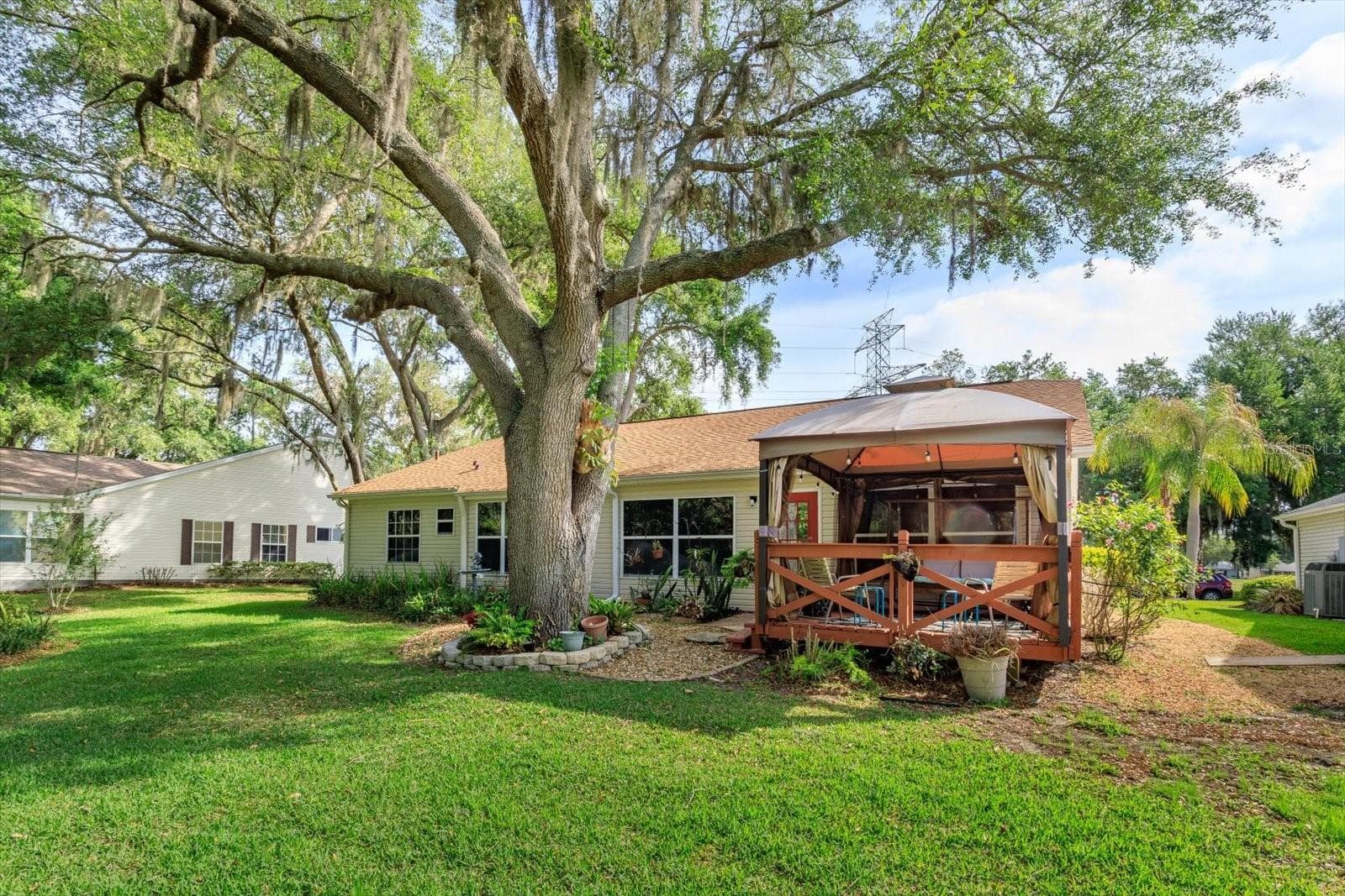 Rear view of home - 25845 GLEN EAGLE DR, LEESBURG